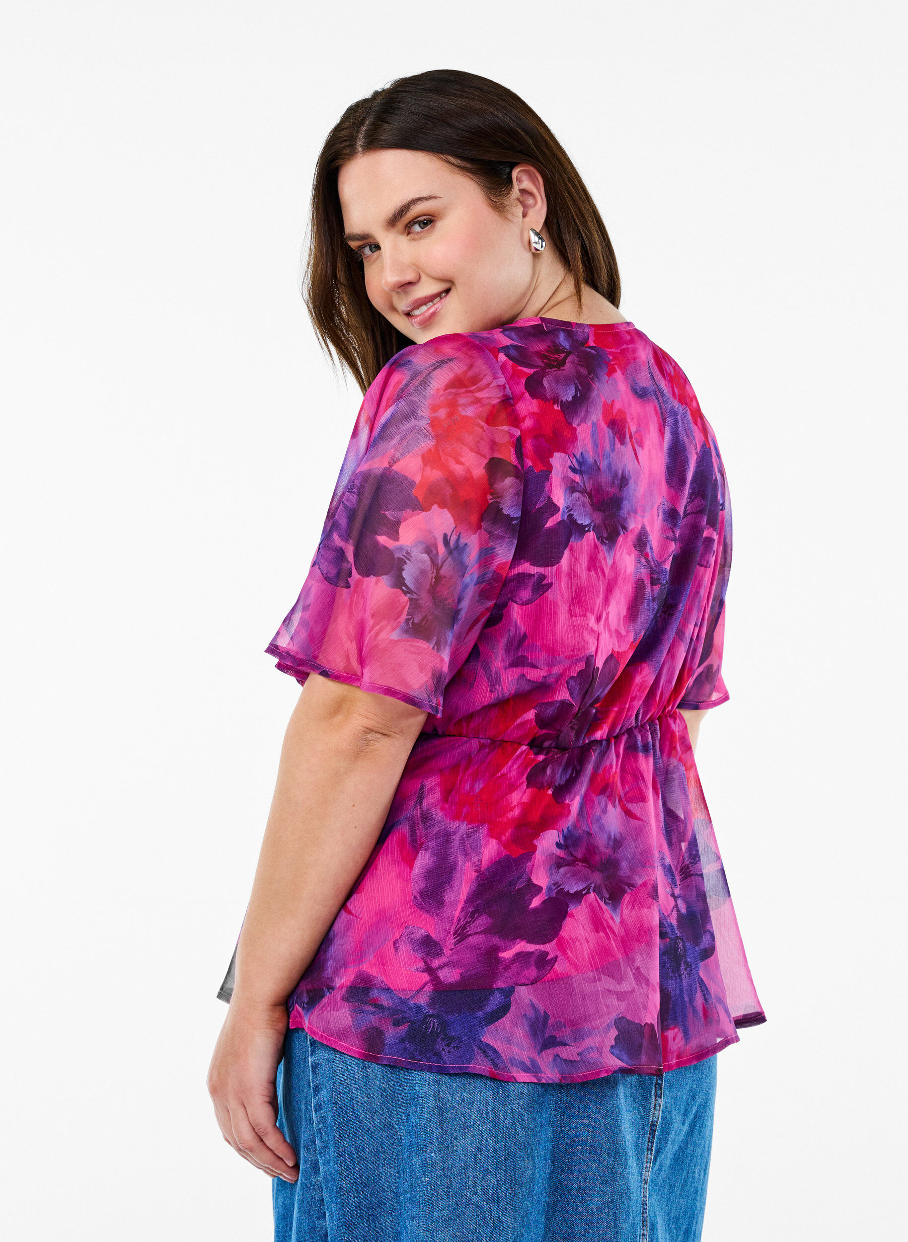 Zizzi Gebl&uuml;mte Chiffonbluse mit kurzen &Auml;rmeln, Rot, Model image number 2