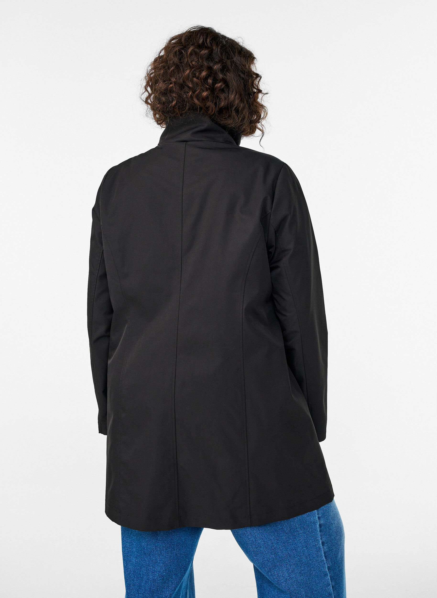 Zizzi &Uuml;bergangsjacke mit Taschen und hohem Kragen, Schwarz, Model image number 2