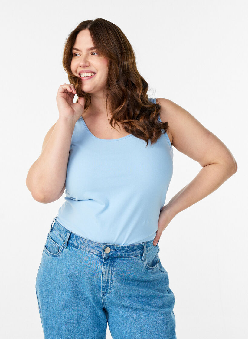 Einfarbiges Basic Top aus Baumwolle, Blau, Model image number 0