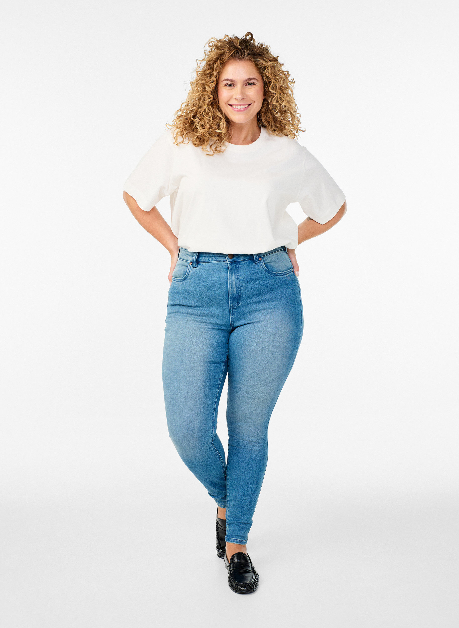 Zizzi Hoch taillierte super Slim Amy Jeans, Blau, Model image number 0