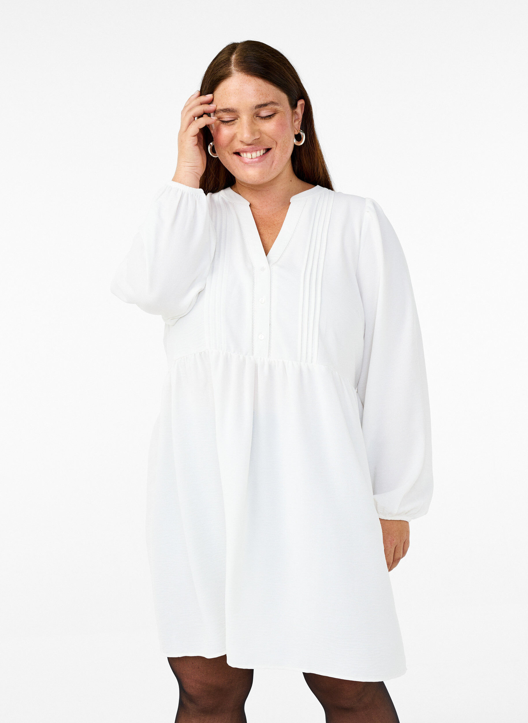 Zizzi FLASH - Robe courte avec des plis et des manches longues, Blanc, Model image number 0