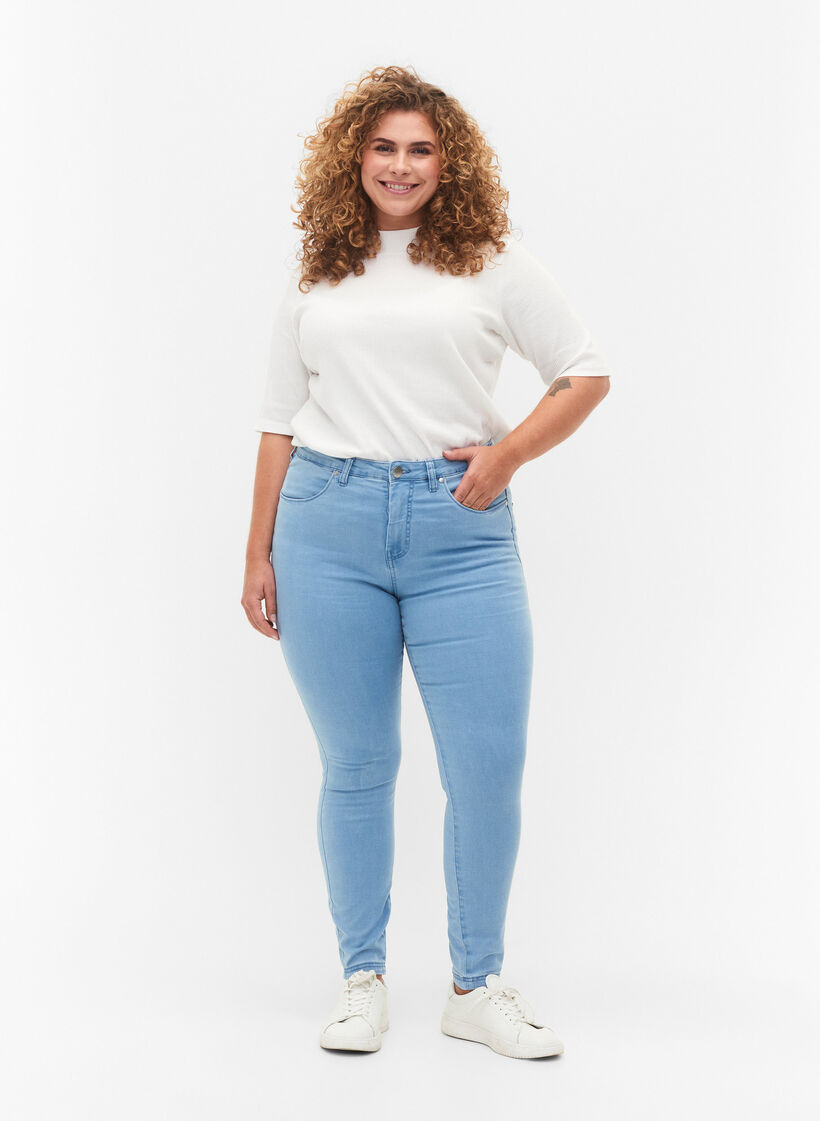 Extra schmale Amy Jeans mit hoher Taille, Ex Lt Blue, Model image number 0