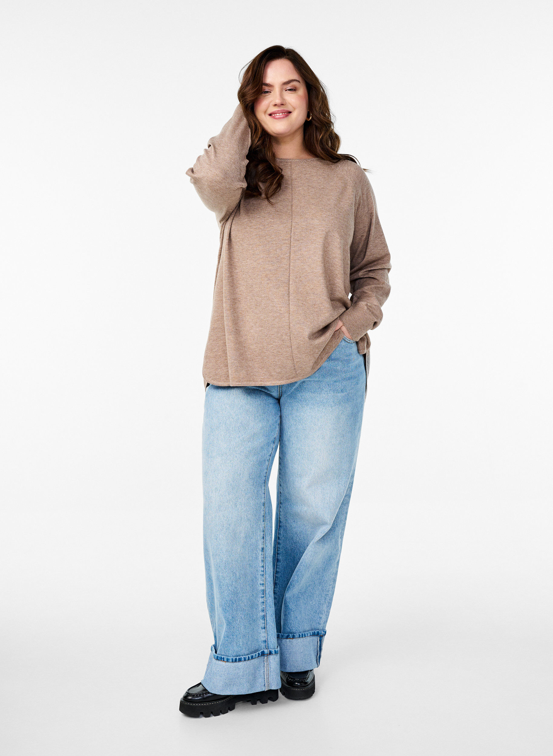 Zizzi Strickbluse mit Rundhalsausschnitt und Strickmuster, Braun, Model image number 1