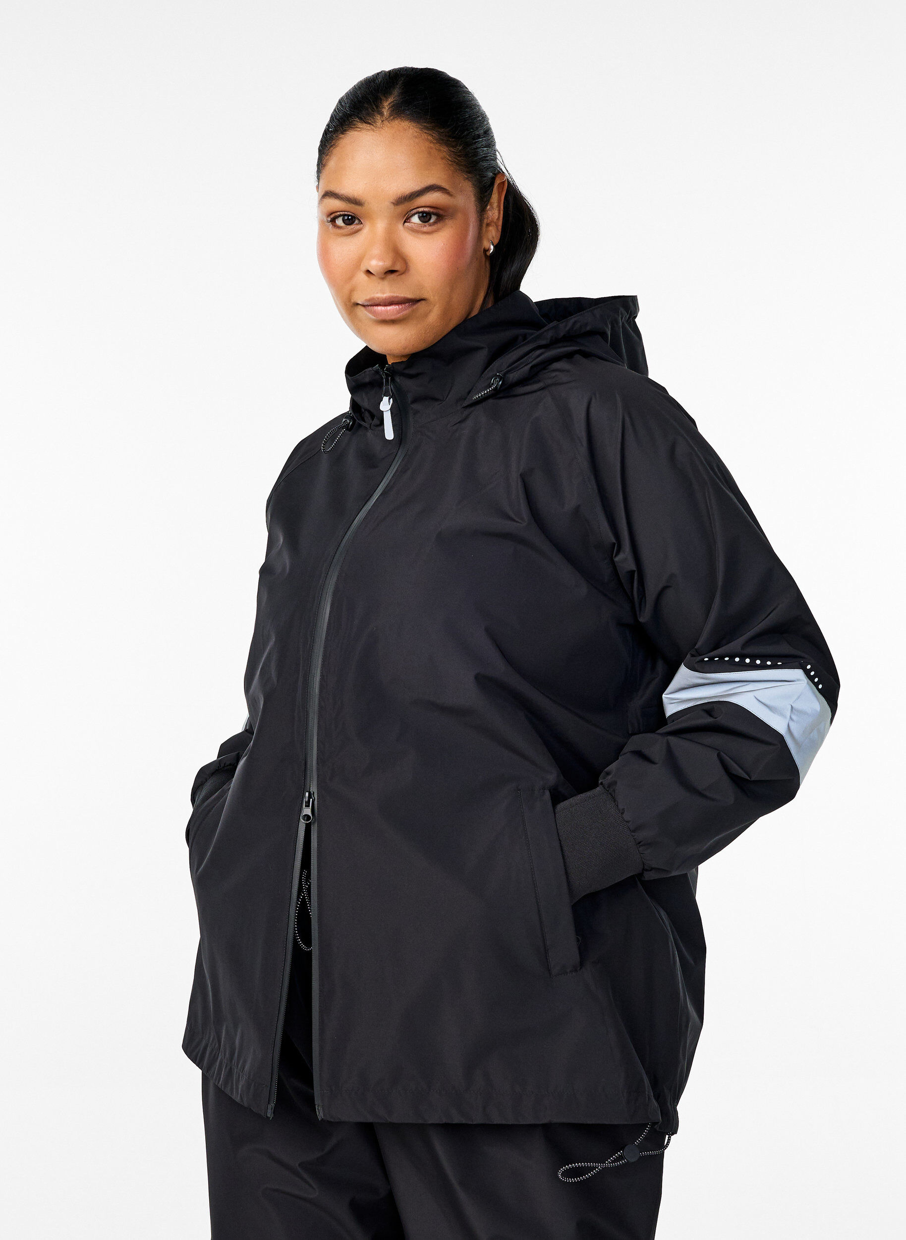 Zizzi Veste de pluie avec d&eacute;tails r&eacute;fl&eacute;chissants, Noir, Model image number 0
