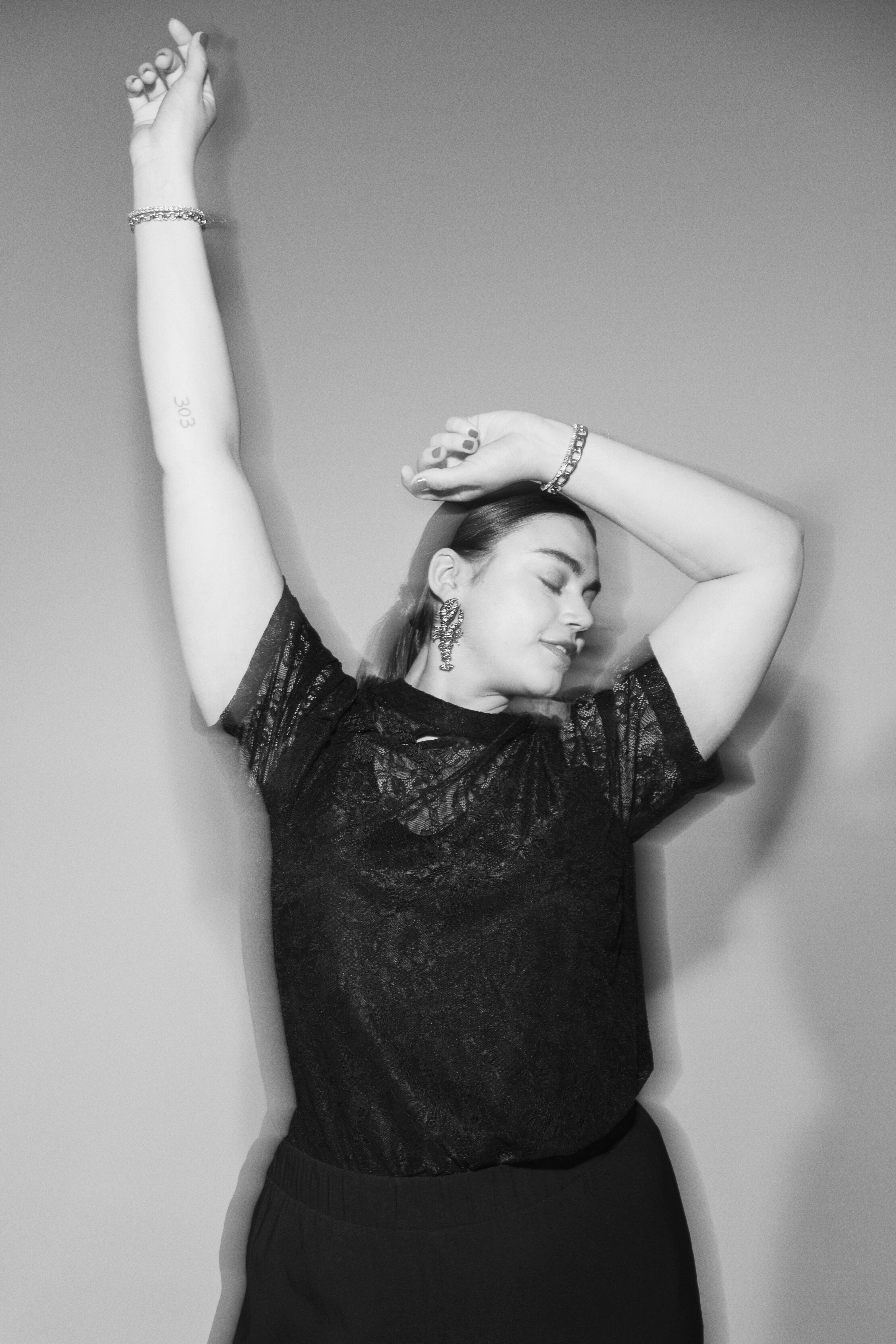 Zizzi Blouse en dentelle avec d&eacute;tails, , Model