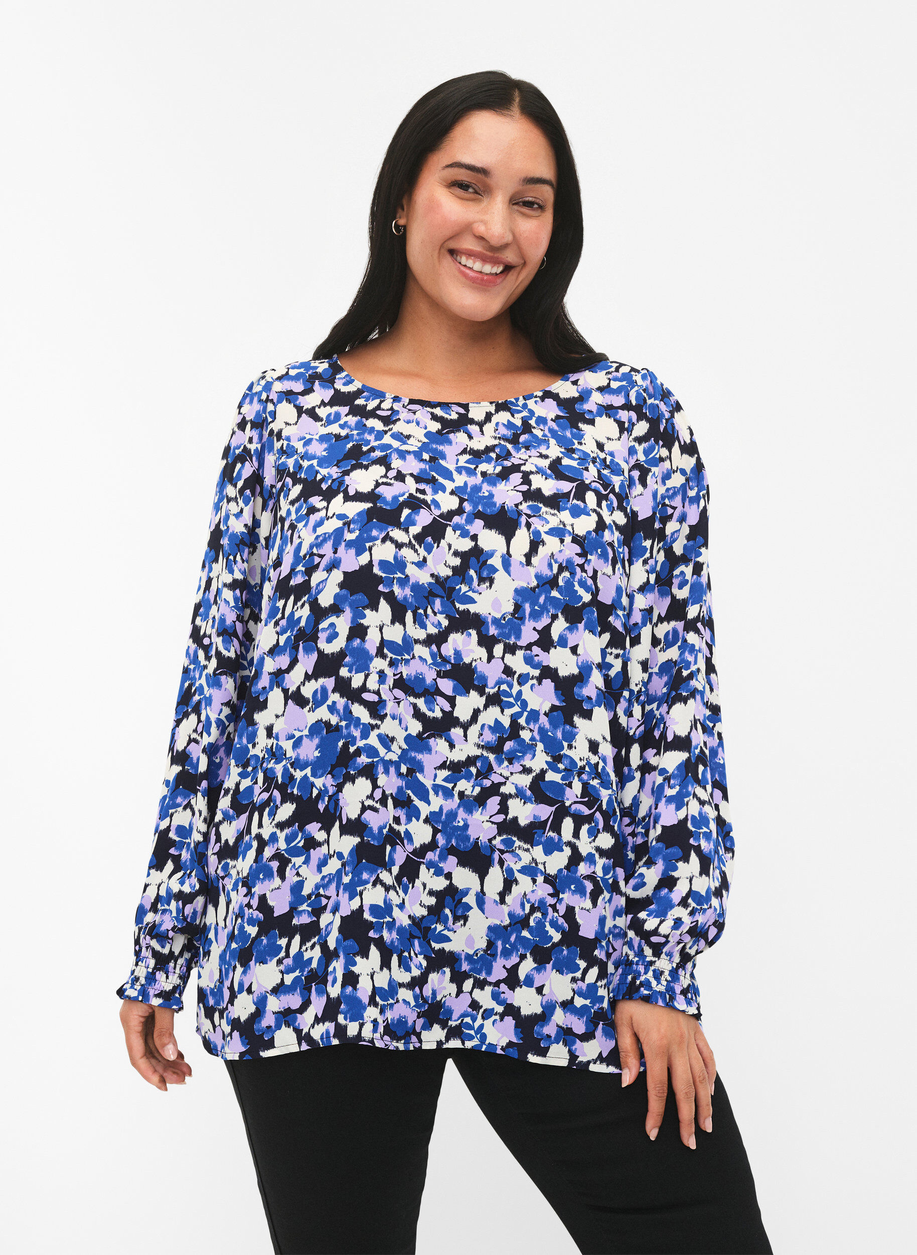 Zizzi FLASH - Lang&auml;rmelige Bluse gesmokt und bedruckt, Blue Purple Flower, Model image number 0