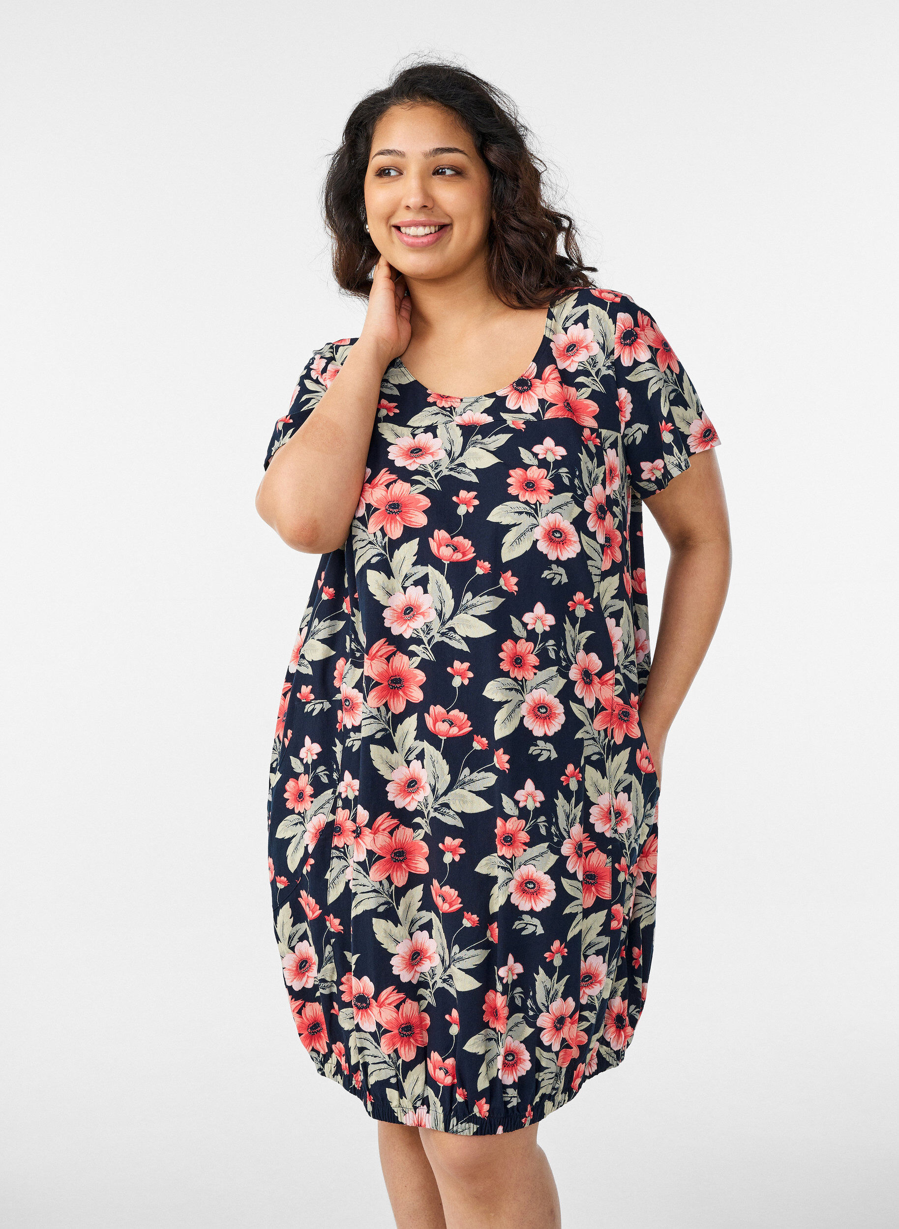 Kurz&auml;rmliges Baumwollkleid mit Print, Blau, Model