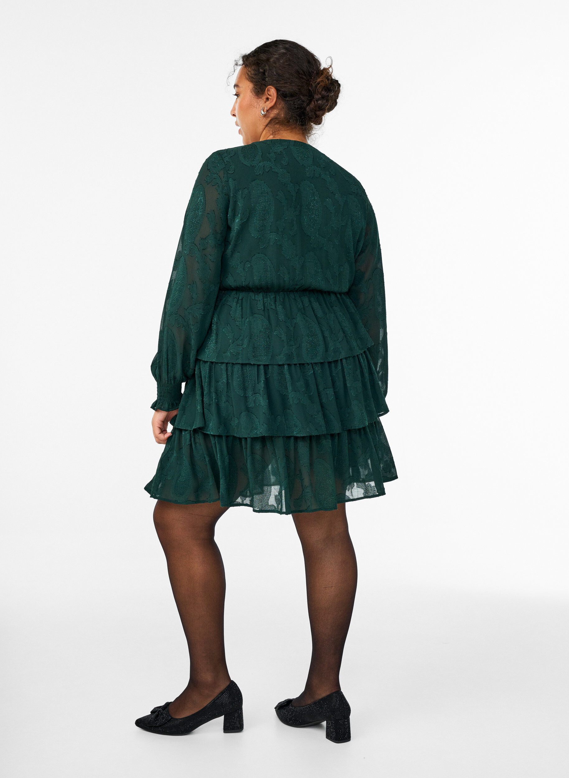 Zizzi Kurzes Kleid mit R&uuml;schen und Strukturmuster, Gr&uuml;n, Model image number 2