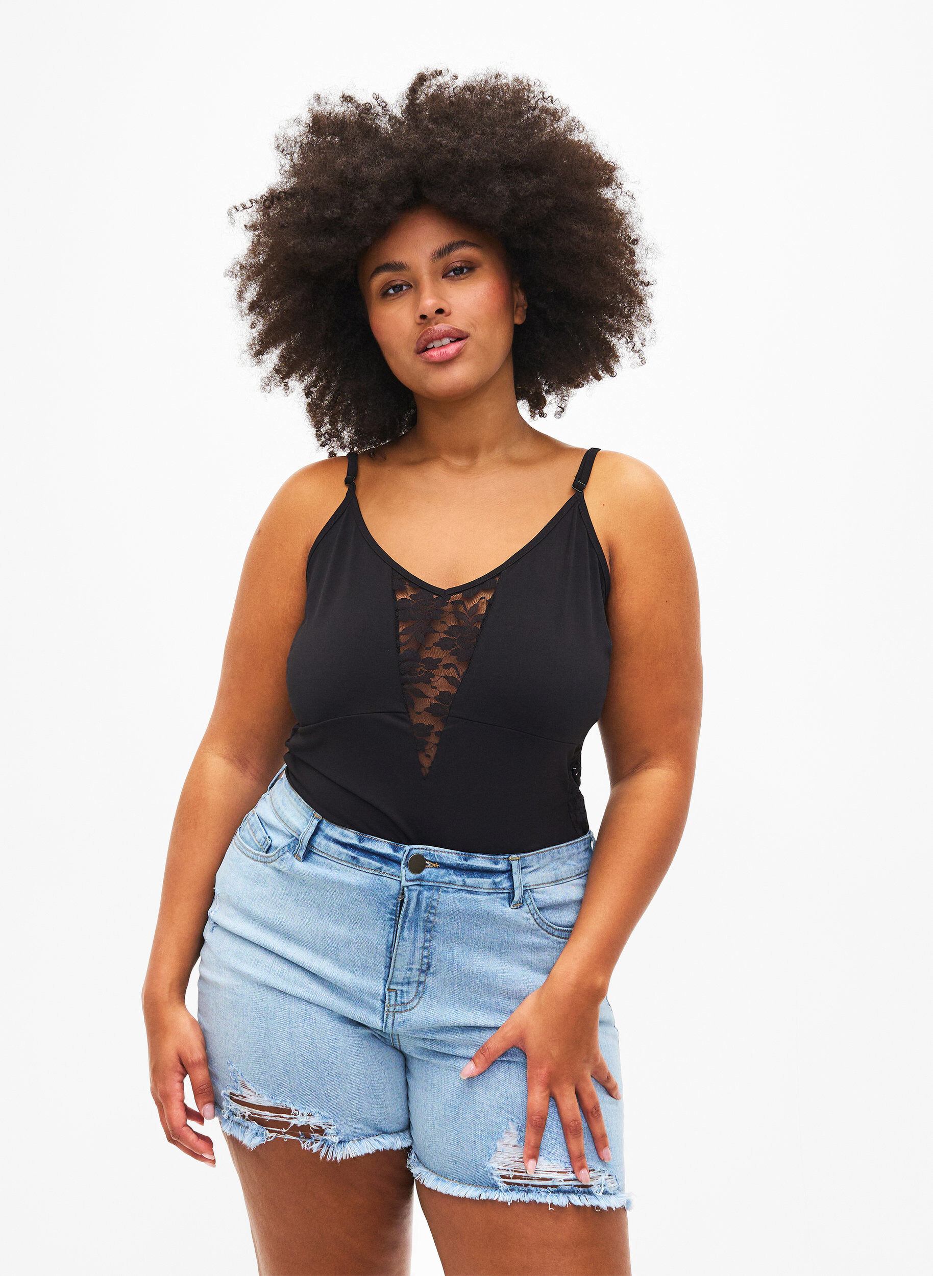 Zizzi Denim-Shorts mit Distressed-Effekt, Light Blue Denim, Model image number 0