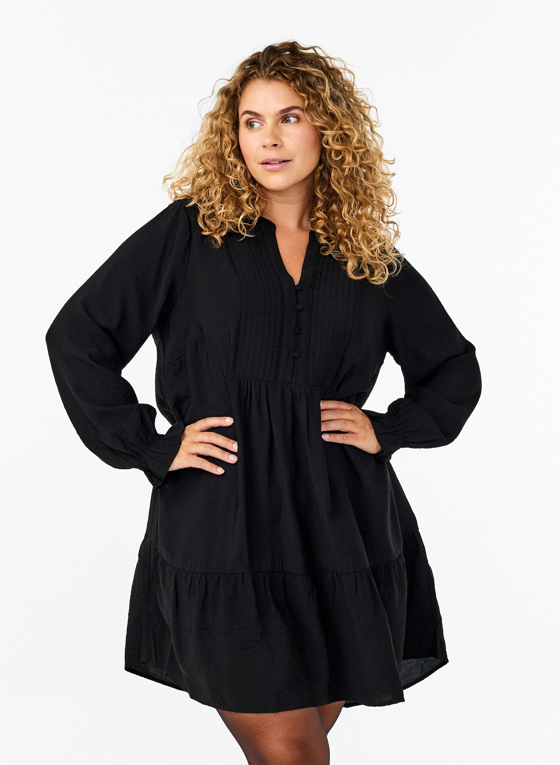 Zizzi Kurzes Kleid mit Ziern&auml;hten und Kn&ouml;pfen, Black, Model image number 0