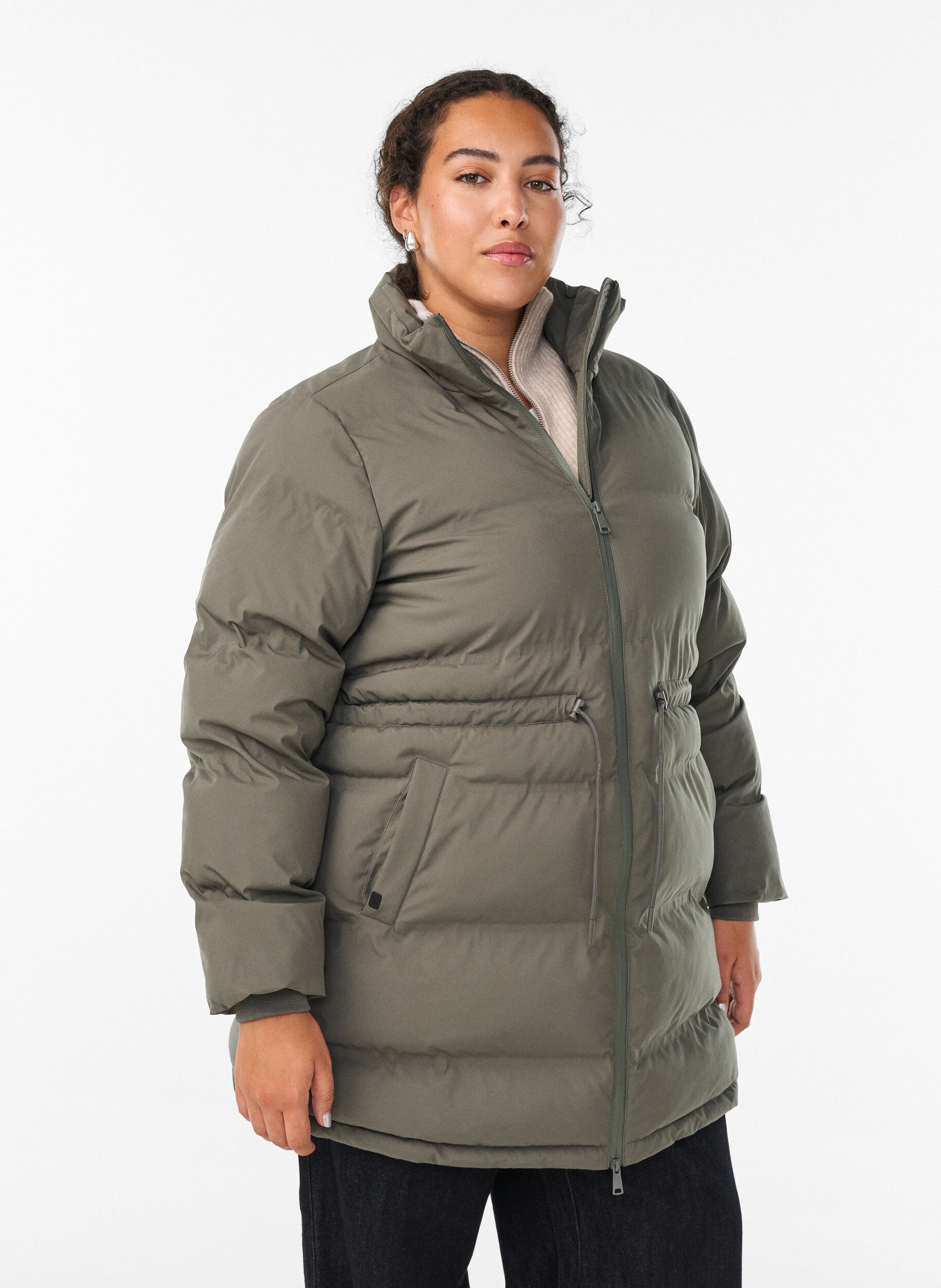Zizzi Mittellange Pufferjacke mit verstellbarer Taille, Grau, Model image number 0