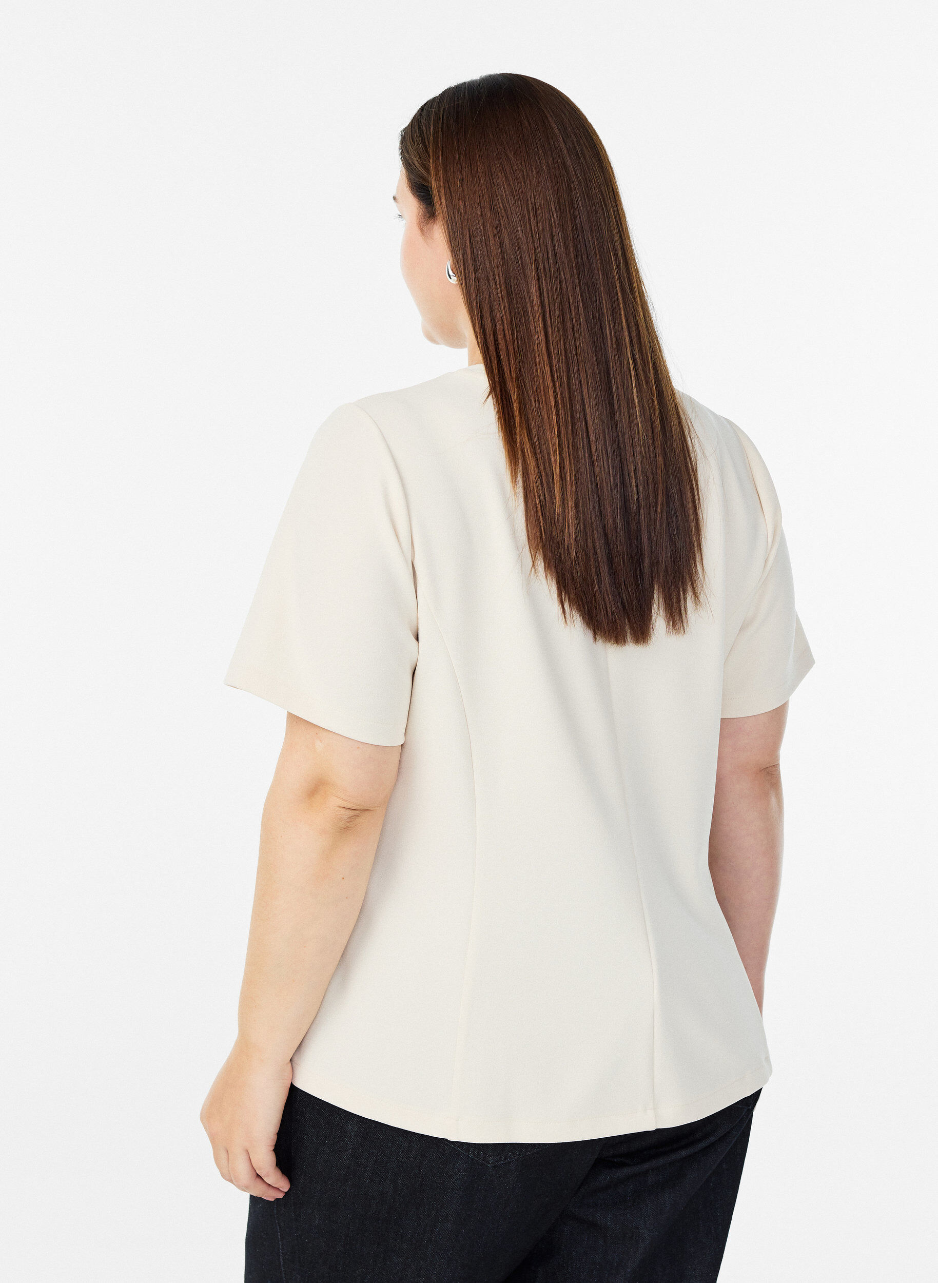 Zizzi Kurz&auml;rmelige Bluse mit formgebenden Abn&auml;hern, Beige, Model image number 2