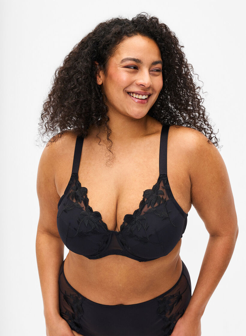Soutien-gorge rembourr&eacute; &agrave; armatures avec broderie, Noir, Model image number 0