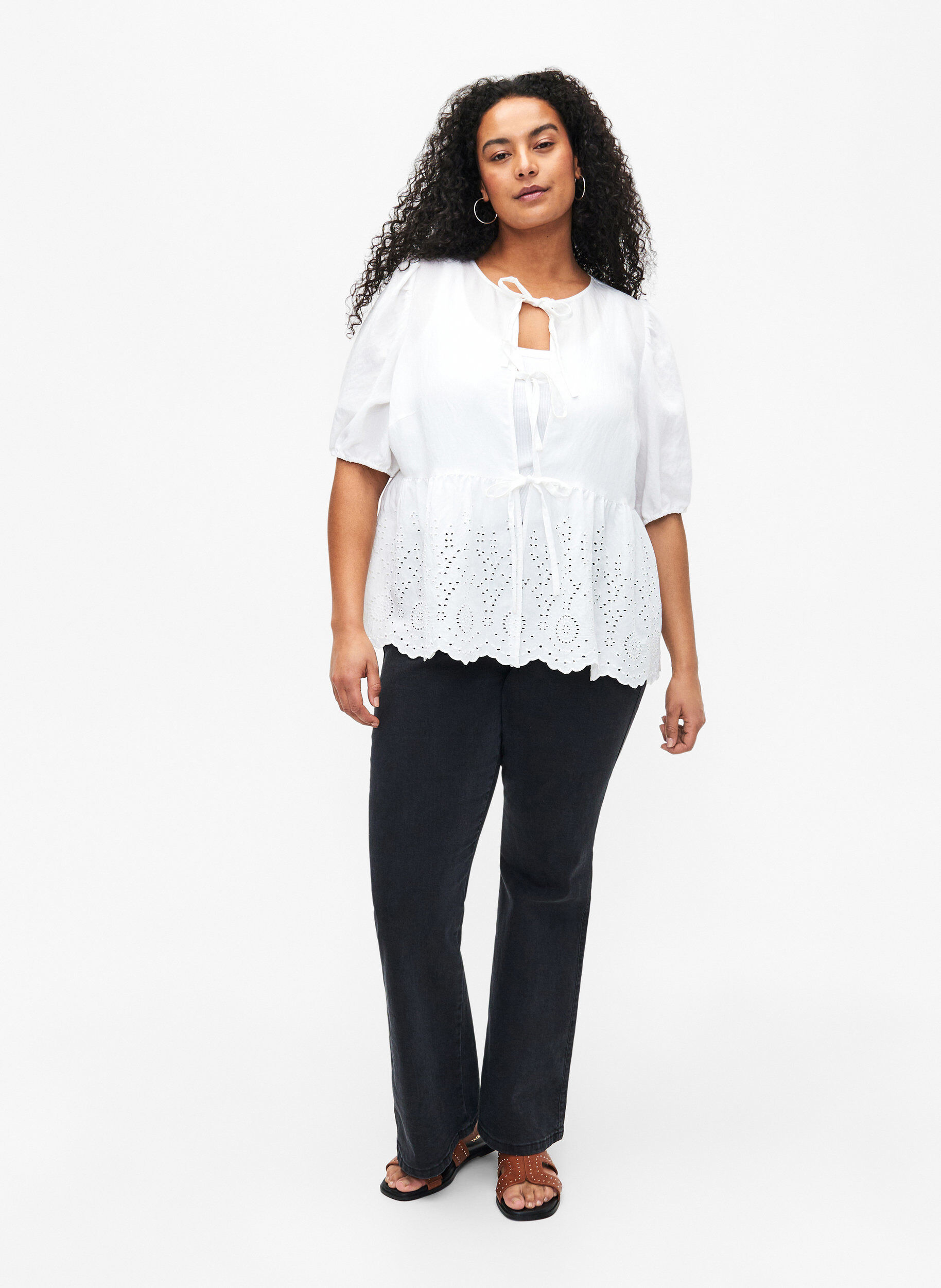 Zizzi  Viskosebluse mit Lochstickerei, Bright White, Model image number 3