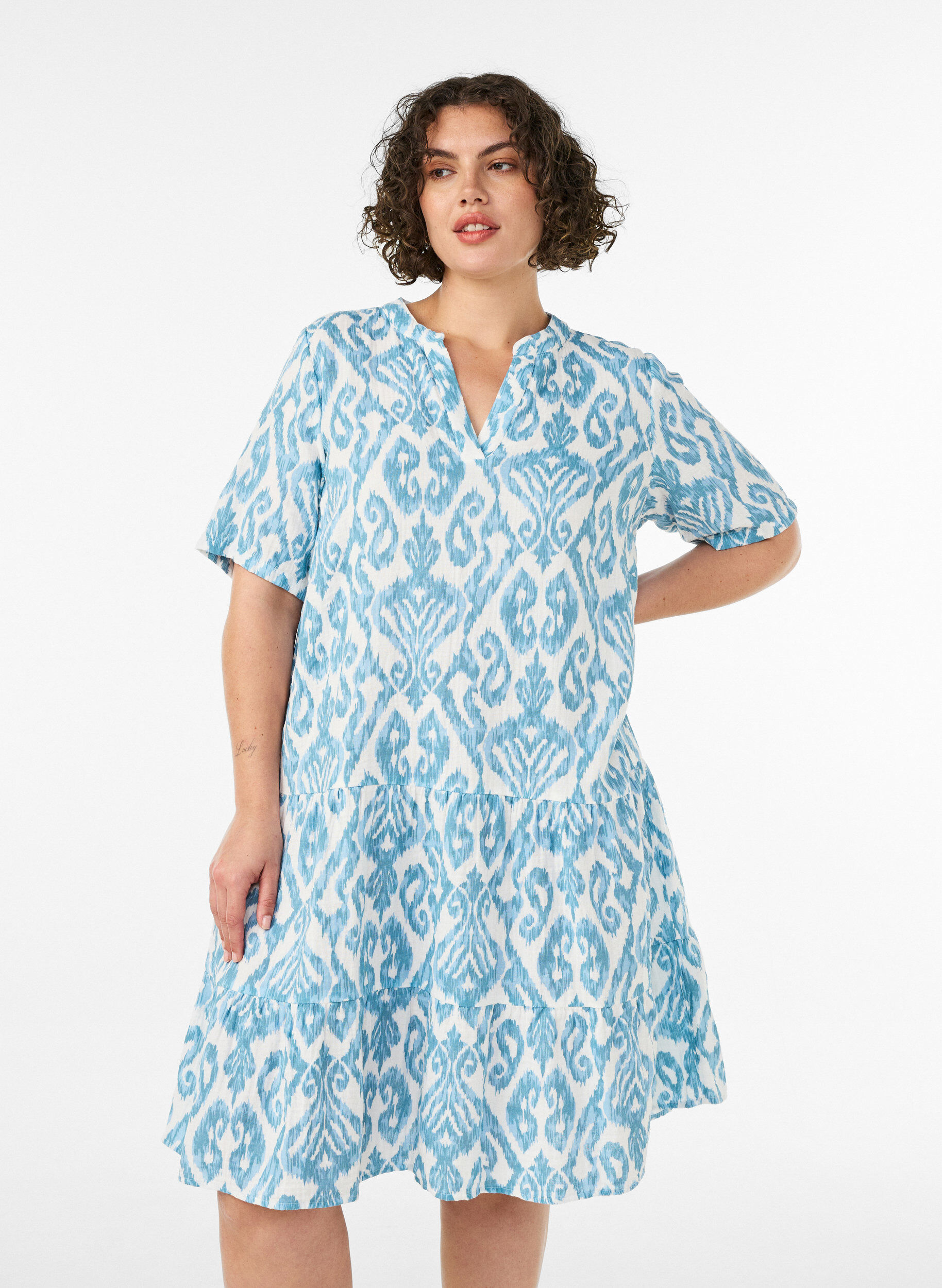 Robe courte &eacute;vas&eacute;e en mousseline de coton, Vanille, Model