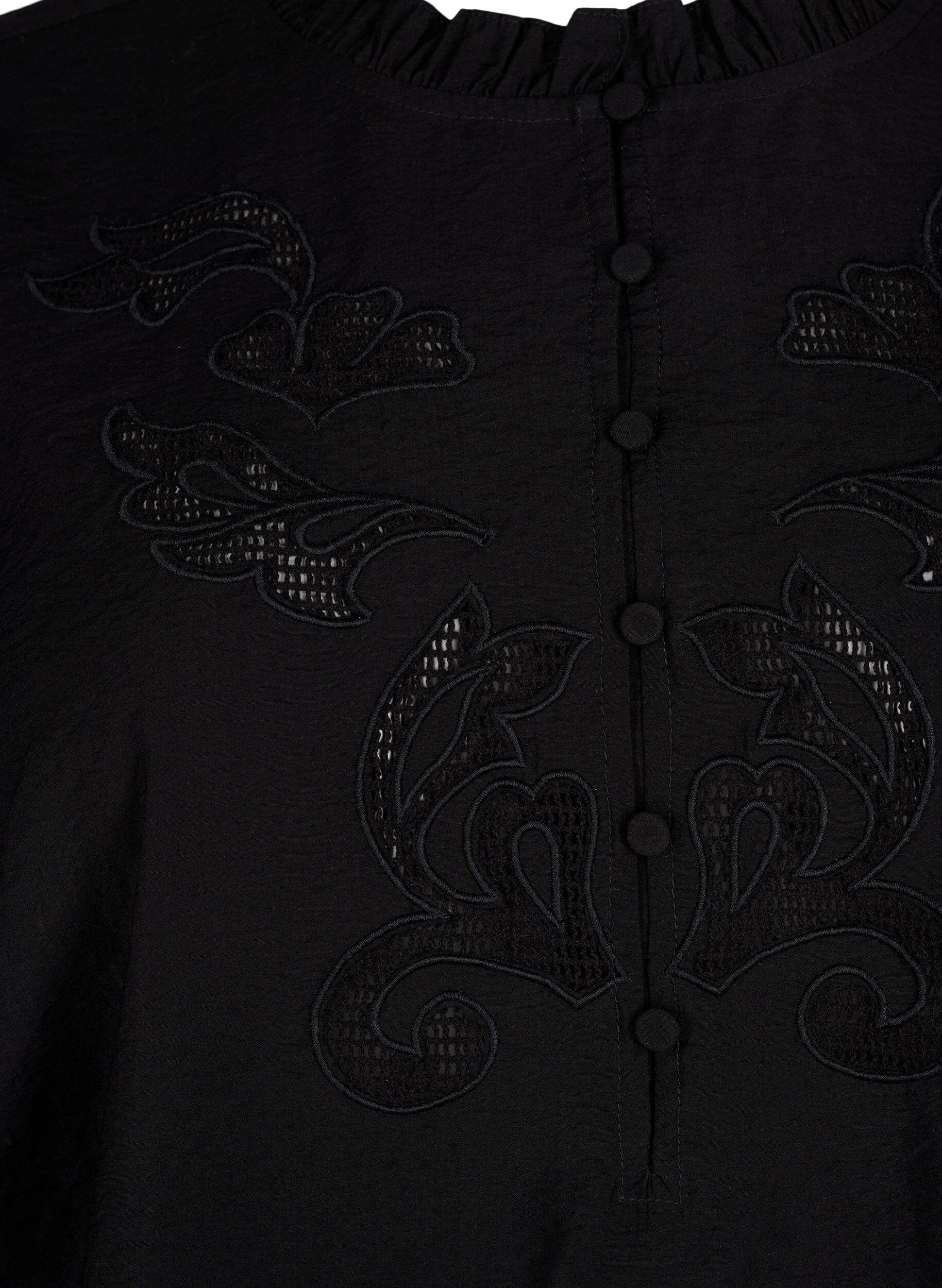 Zizzi Bluse mit R&uuml;schen und Lochstickerei, Black, Packshot image number 2