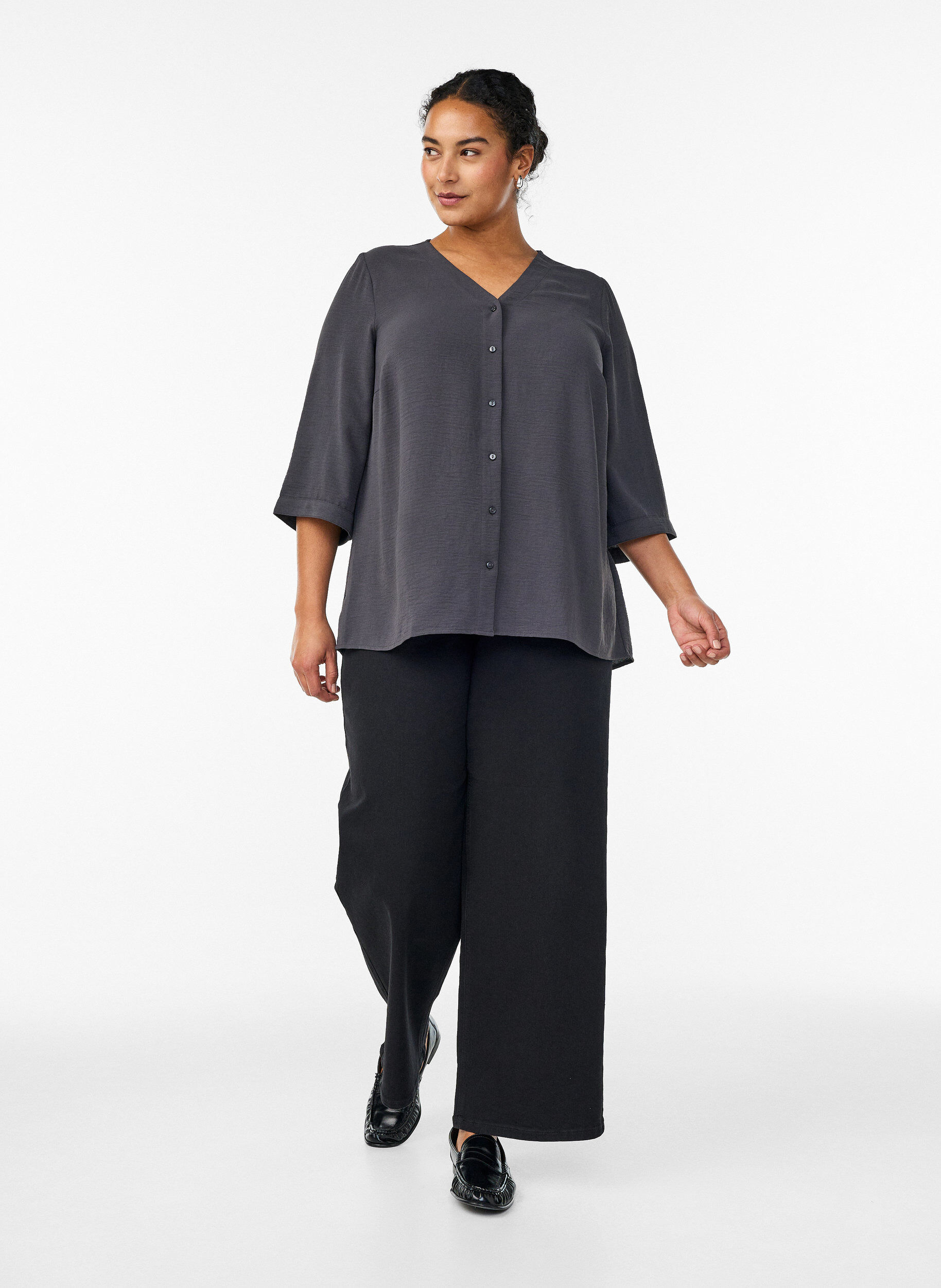 ZizziBluse mit V-Ausschnitt und 3/4-&Auml;rmeln, Grau, Model image number 1