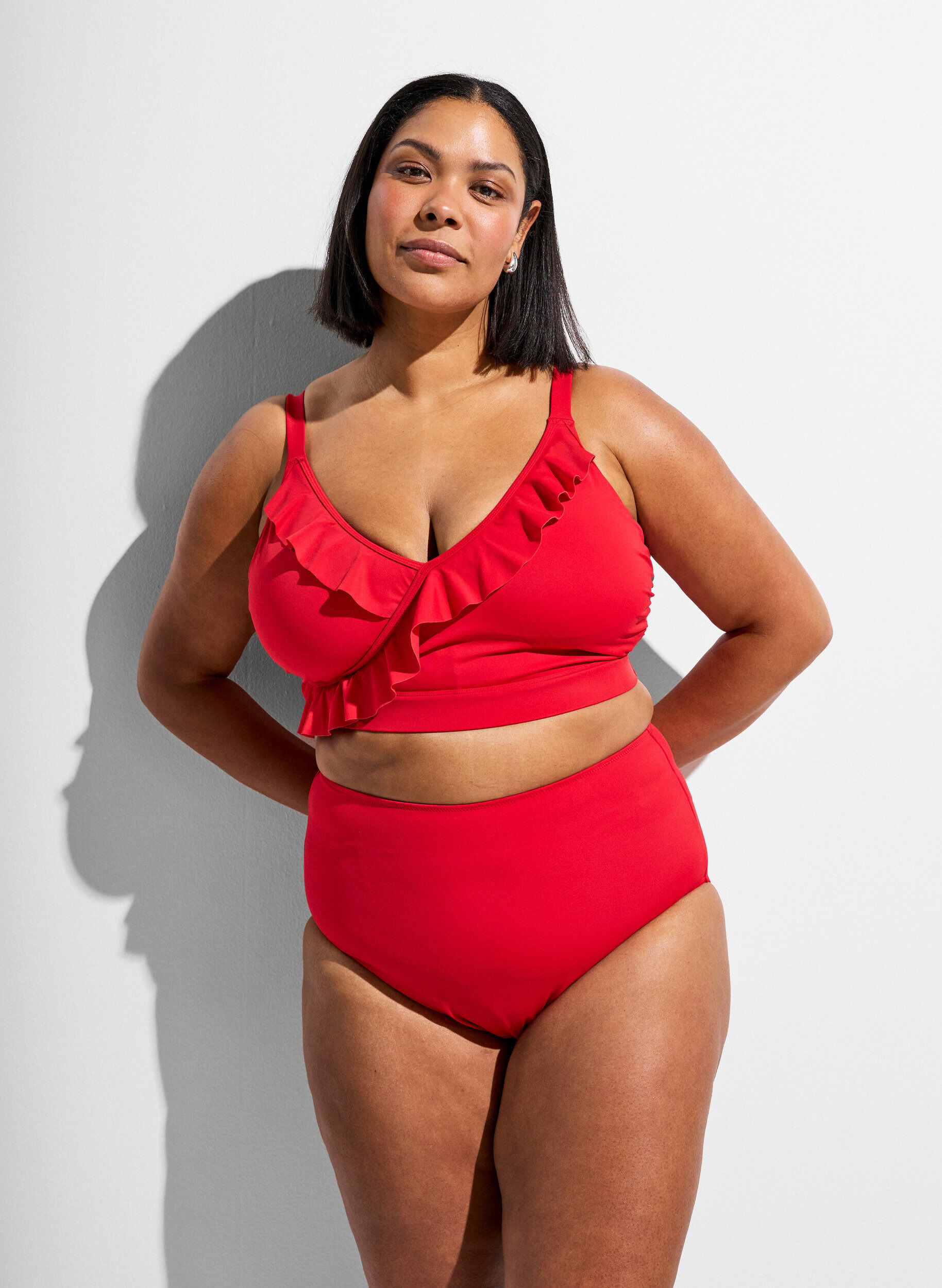 Bas de bikini taille haute uni, Rouge, Model