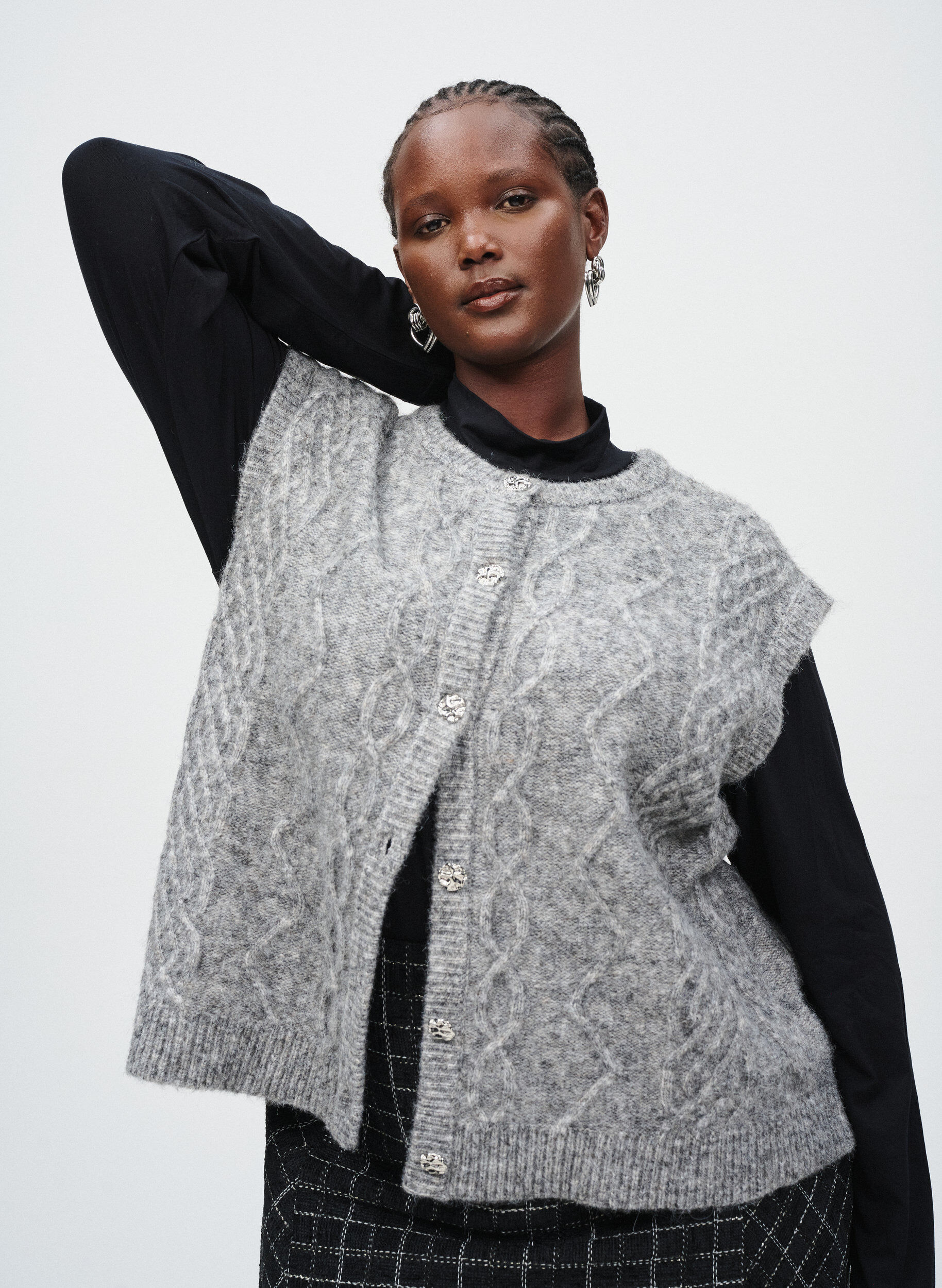 Zizzi Gilet en maille &agrave; motifs avec boutons d&eacute;coratifs, Gris, Image image number 0