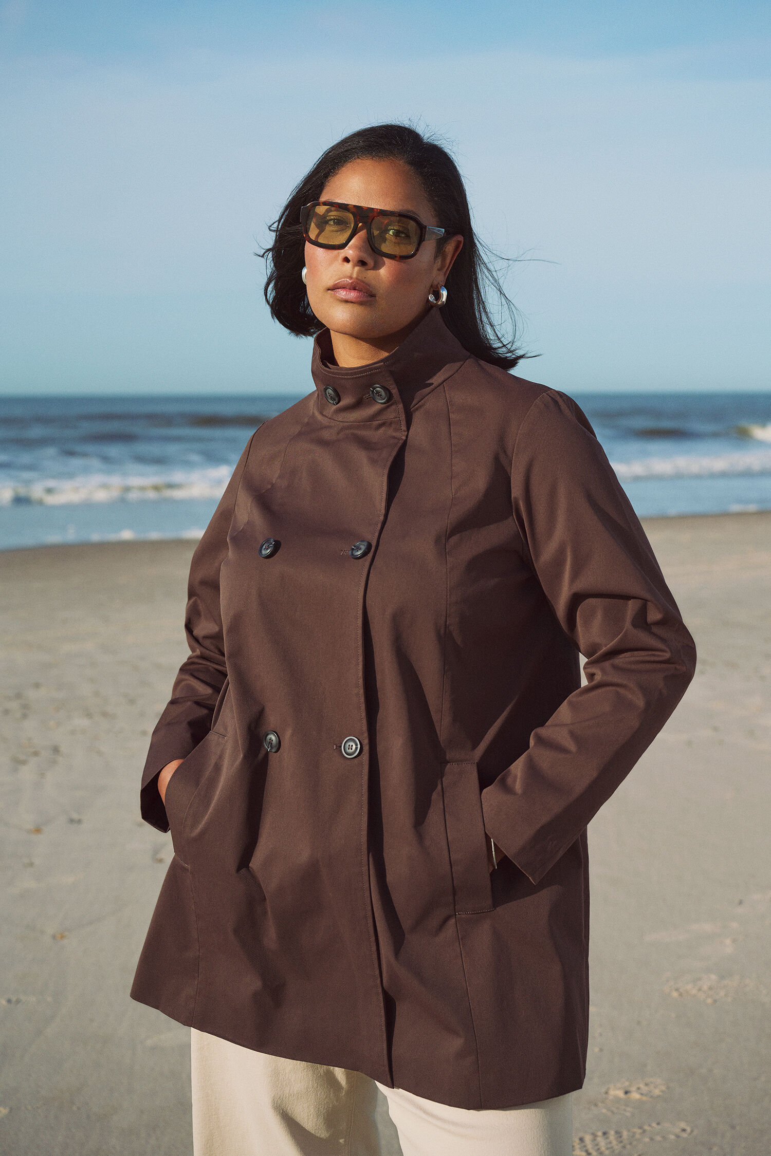 Zizzi Wasserabweisende Fr&uuml;hlingsjacke in Braun, , Model