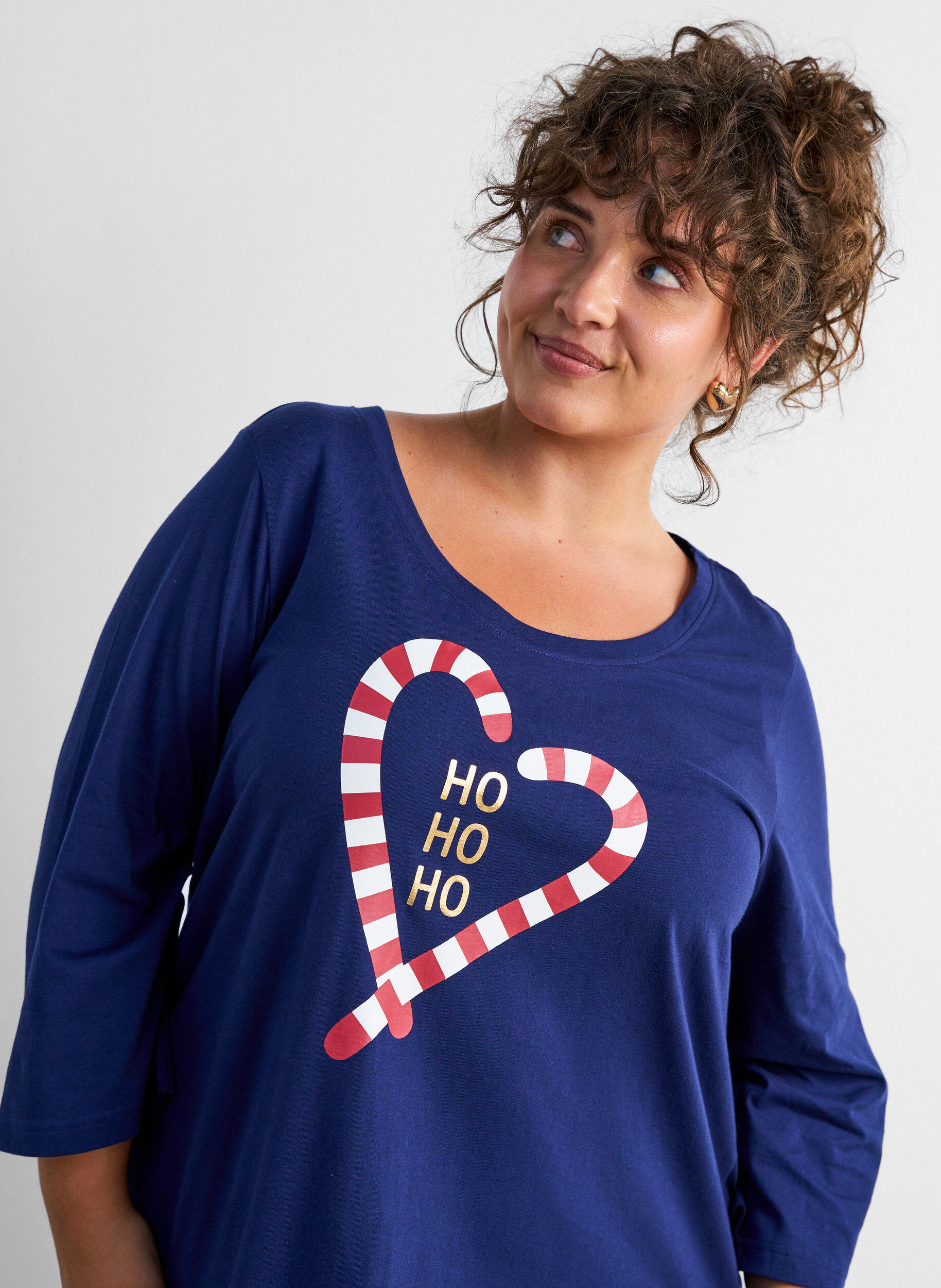 ZizziNachthemd aus Bio-Baumwolle mit Weihnachtsmotiv, Blau, Model image number 4