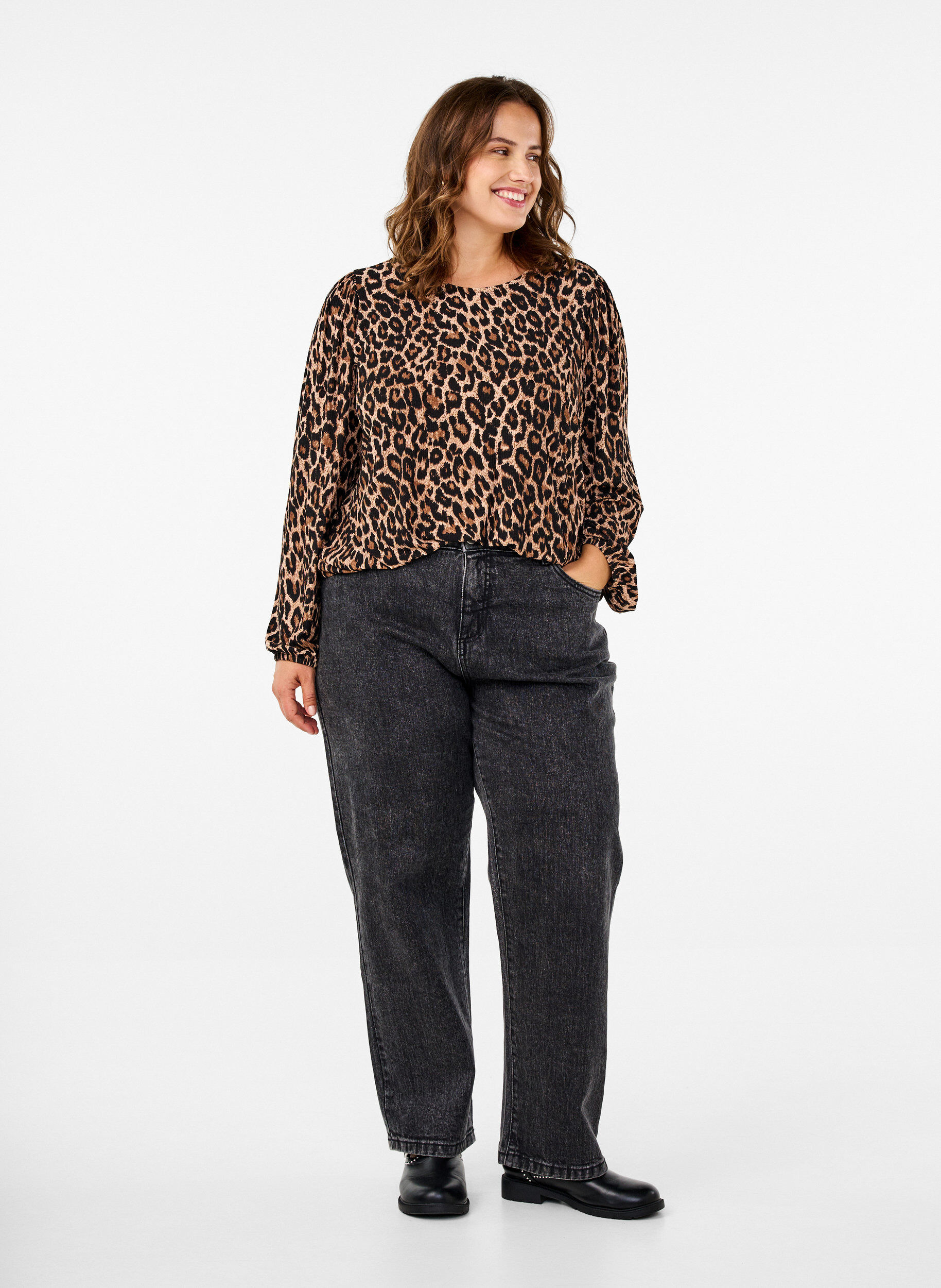 Zizzi Bluse mit langen &Auml;rmeln und Leopardenmuster, Braun, Model image number 1