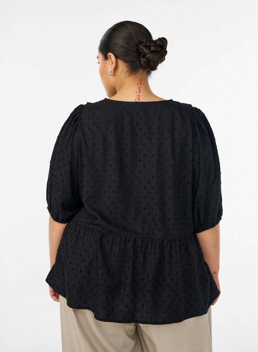 Blouse en viscose avec texture &agrave; pois et col V, Noir, Model image number 2