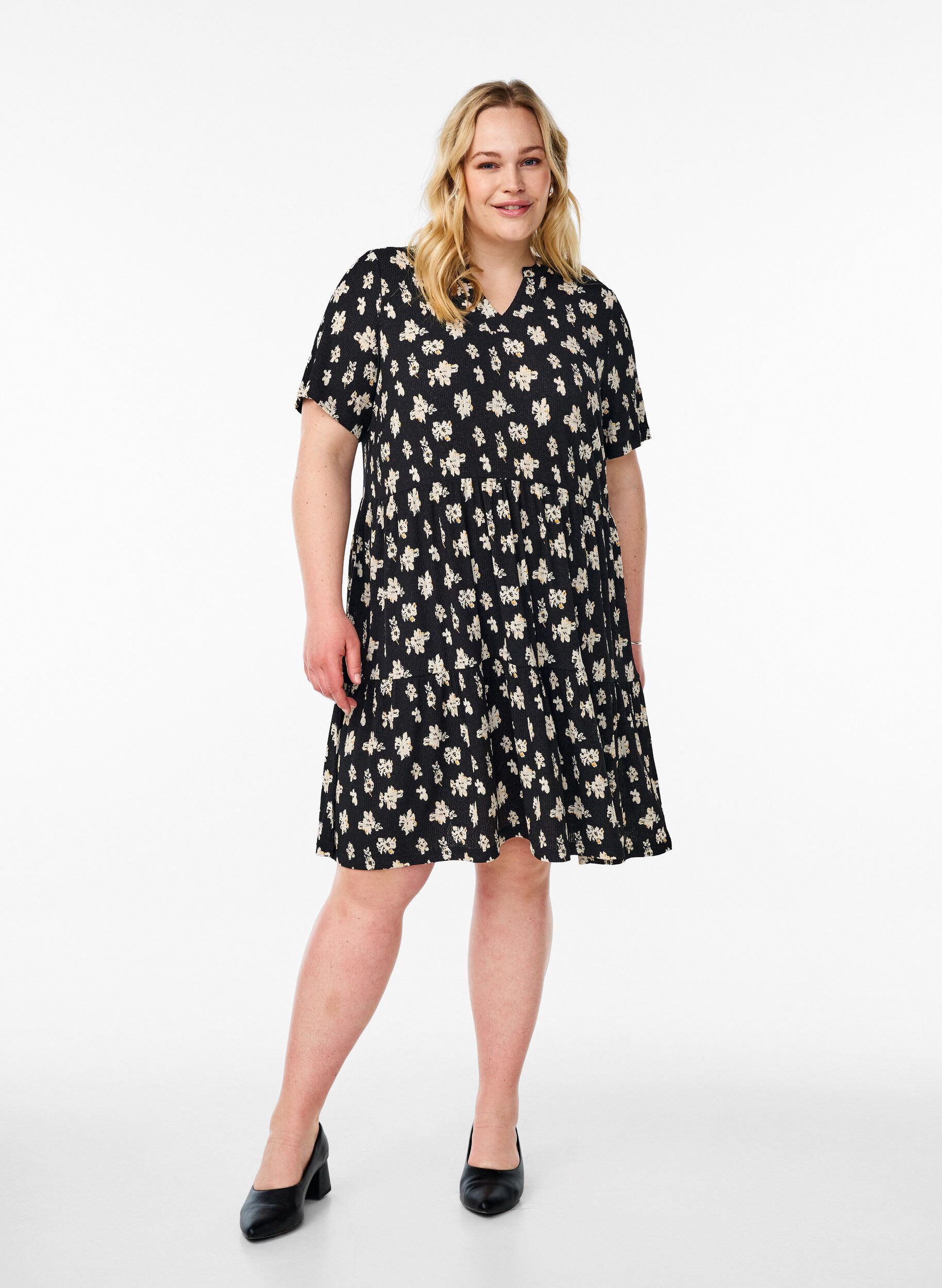 Zizzi Gemustertes Kleid mit Eins&auml;tzen, Schwarz, Model image number 1