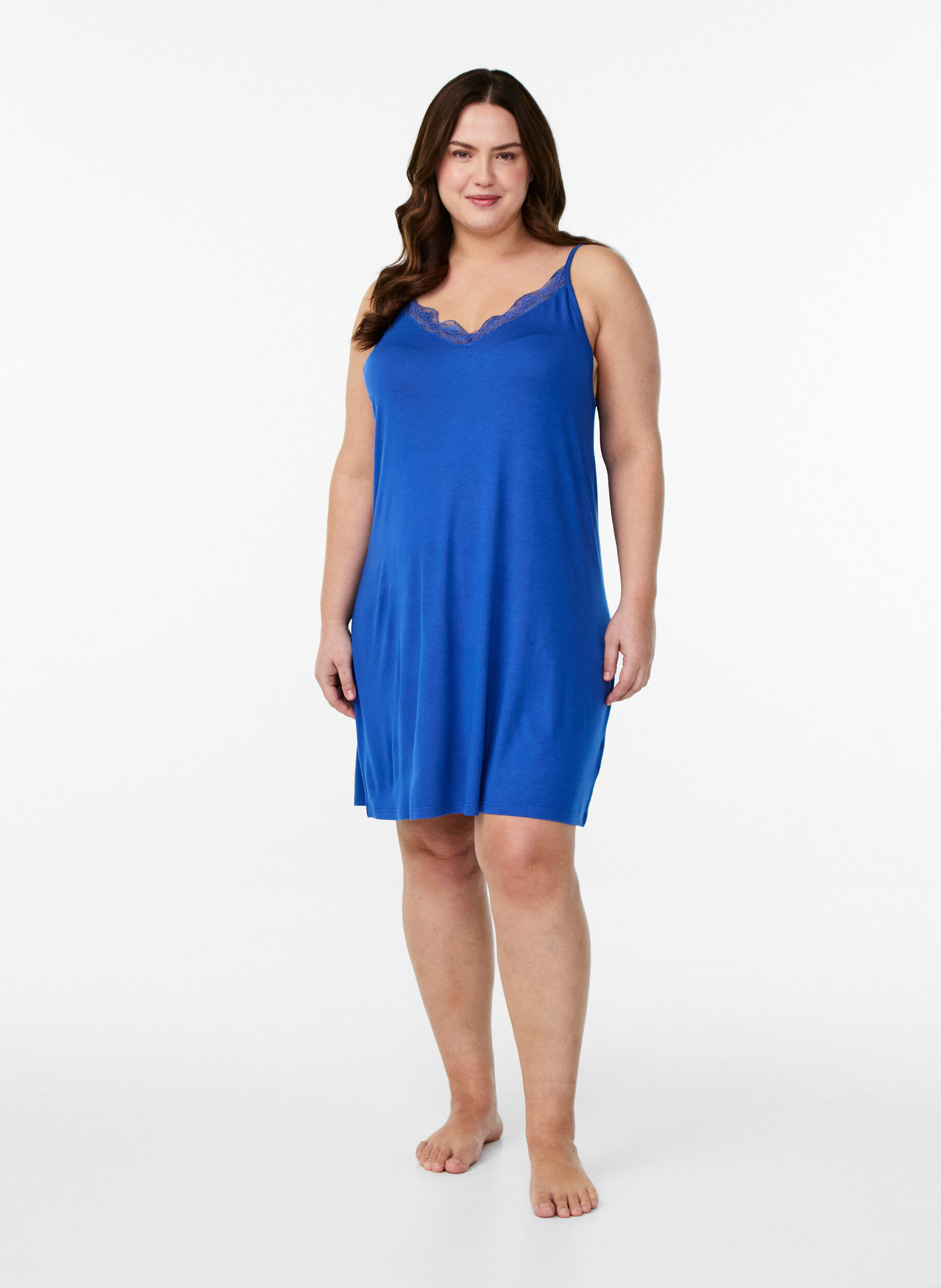 Zizzi Nachthemd aus Viskose mit Spitzenbesatz, Blau, Model image number 1