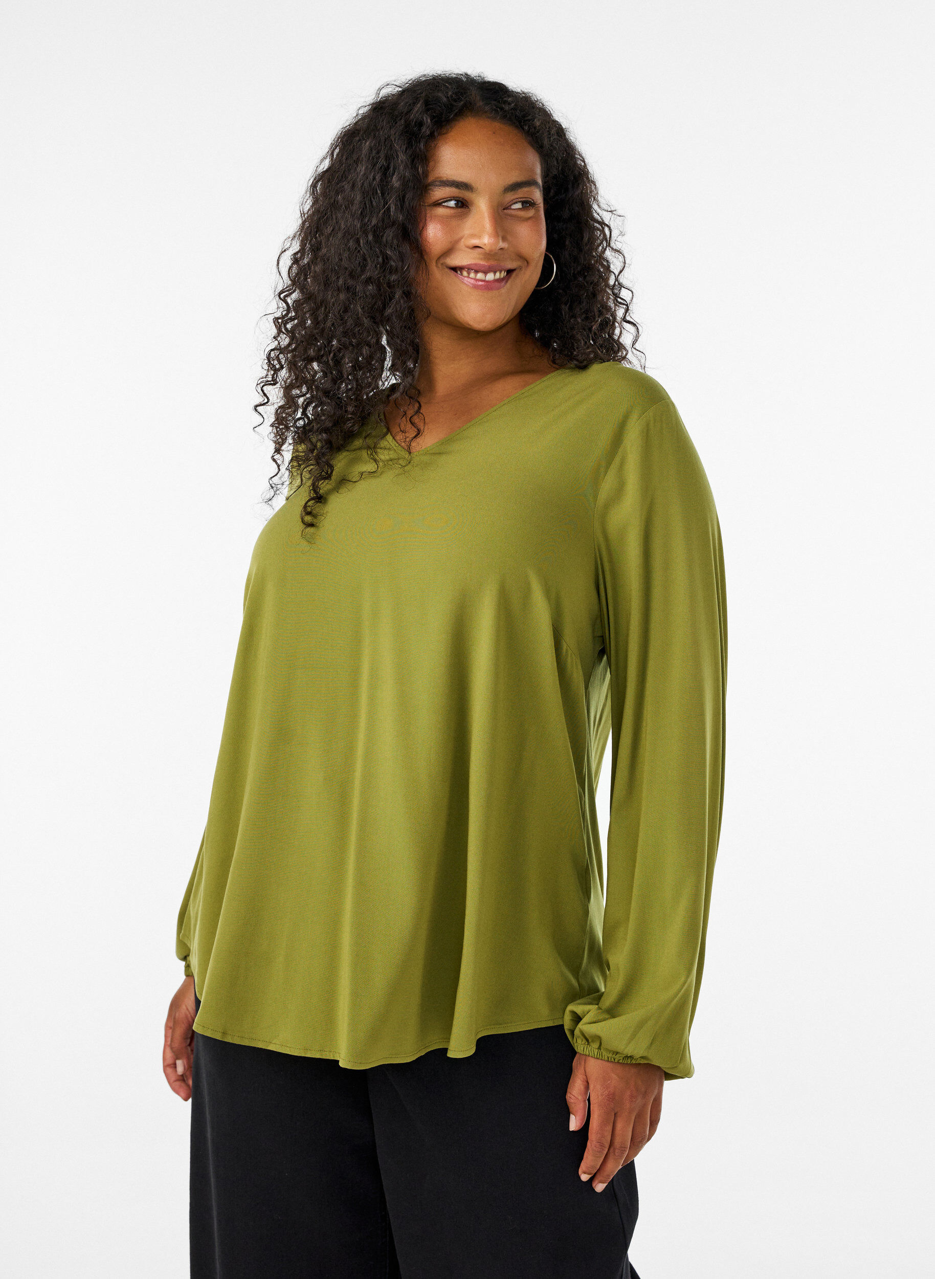 Bluse aus Viskose mit V-Ausschnitt und langen &Auml;rmeln, Gr&uuml;n, Model