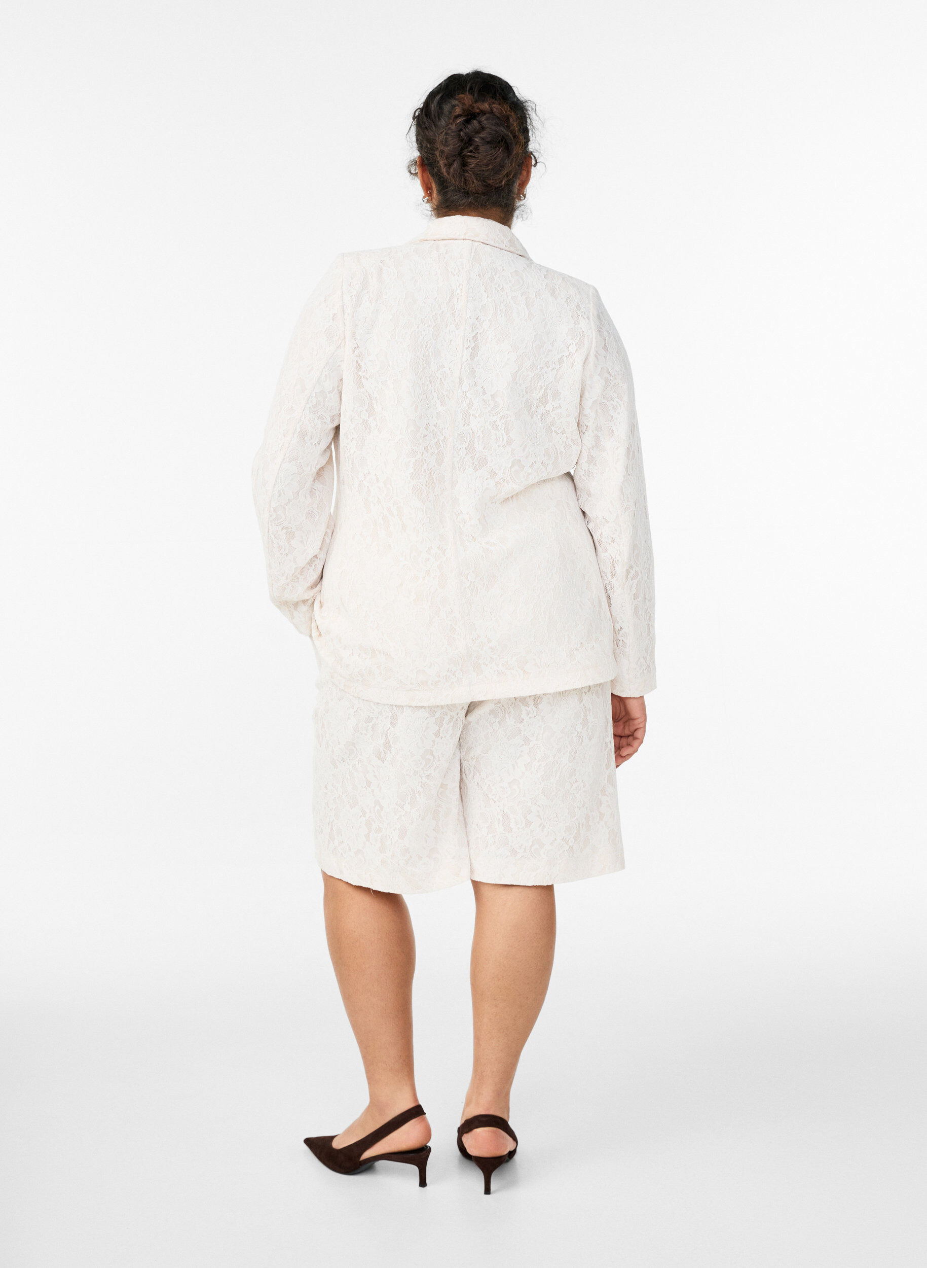 Zizzi Hoch taillierte Bermudashorts aus Spitze, Vanille, Model image number 1