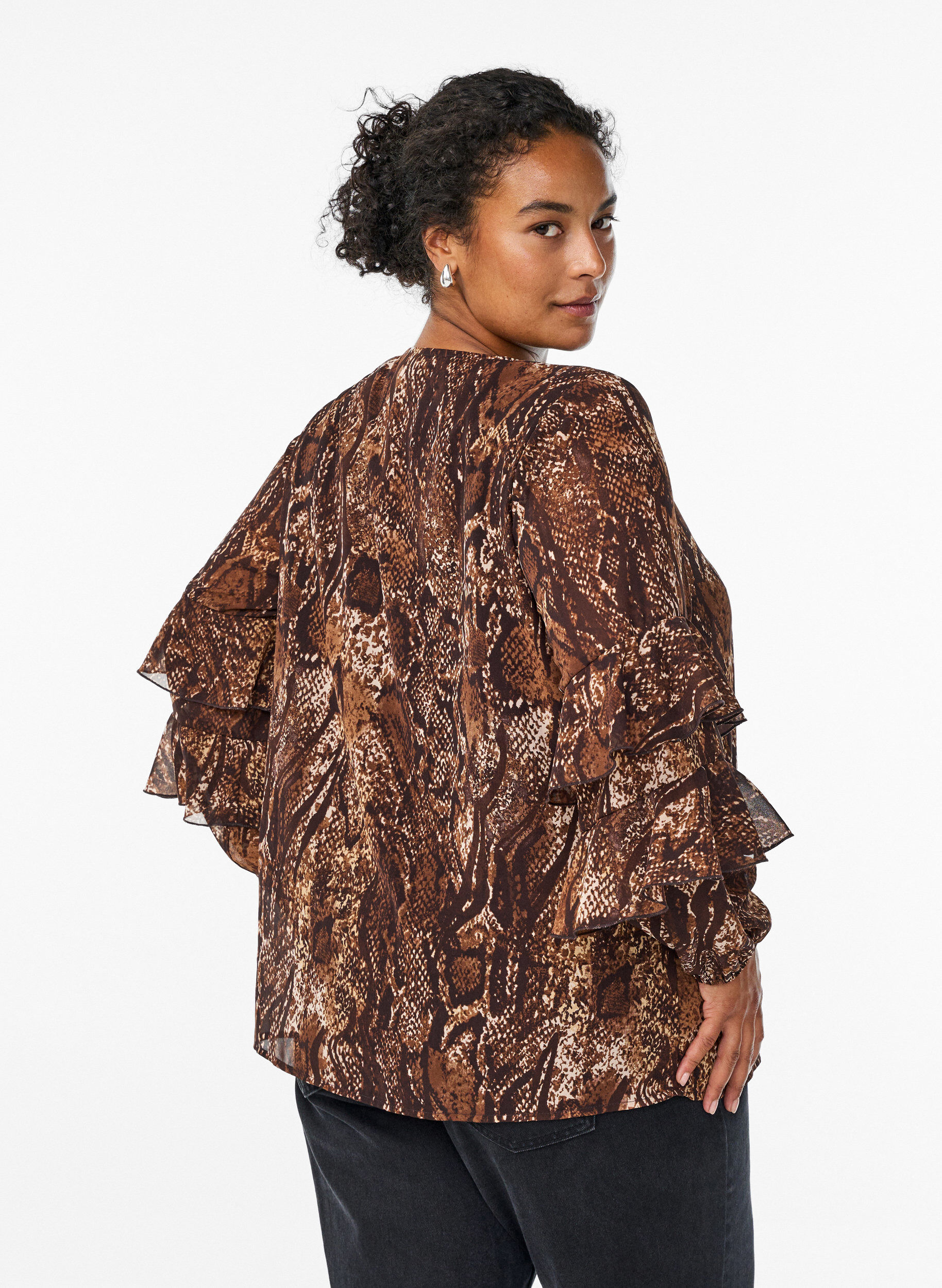 Zizzi Bluse mit Animal-Print und R&uuml;schen, Braun, Model image number 2