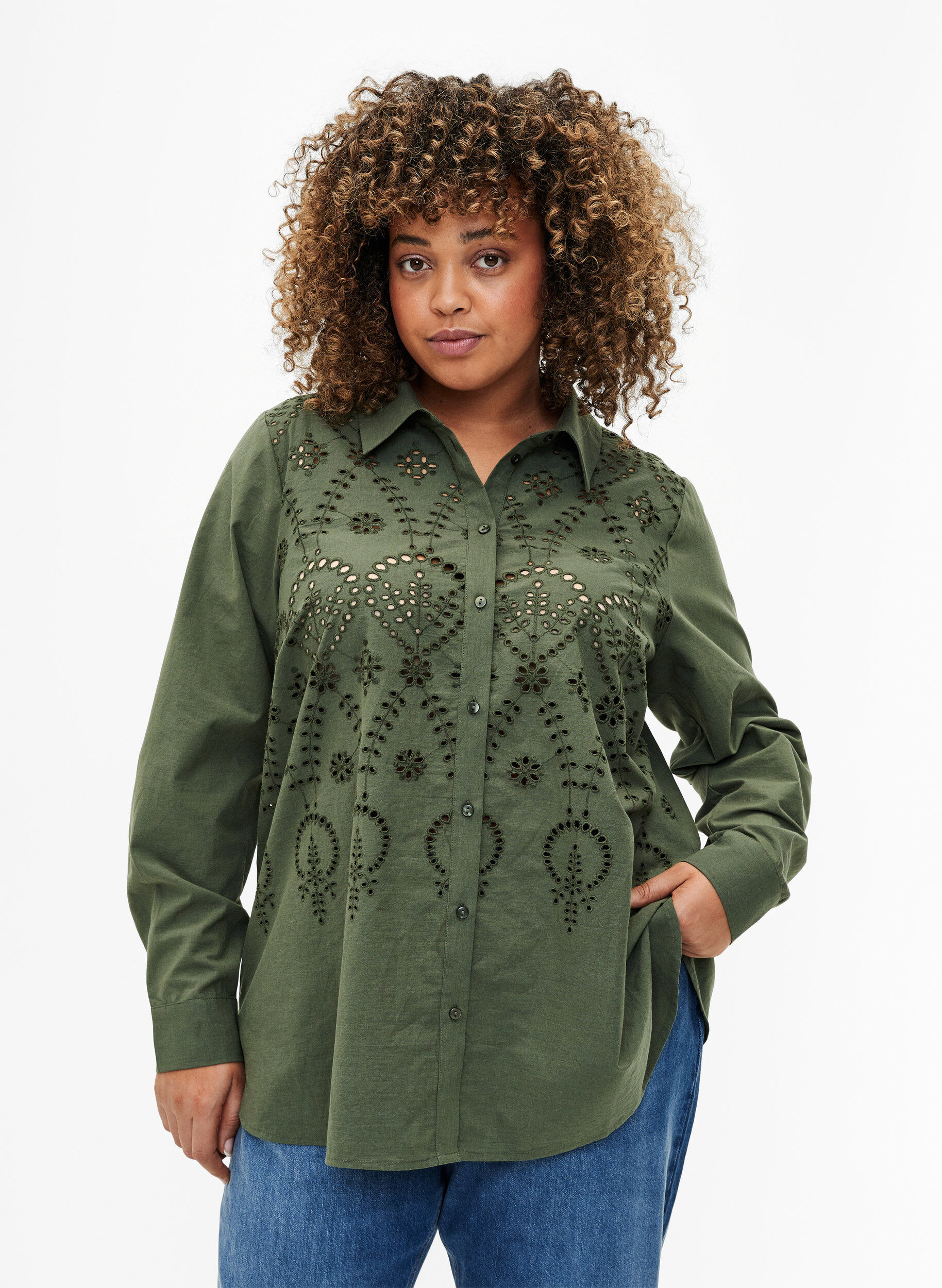 Zizzi Baumwollhemd mit Lochstickerei, Thyme, Model image number 0