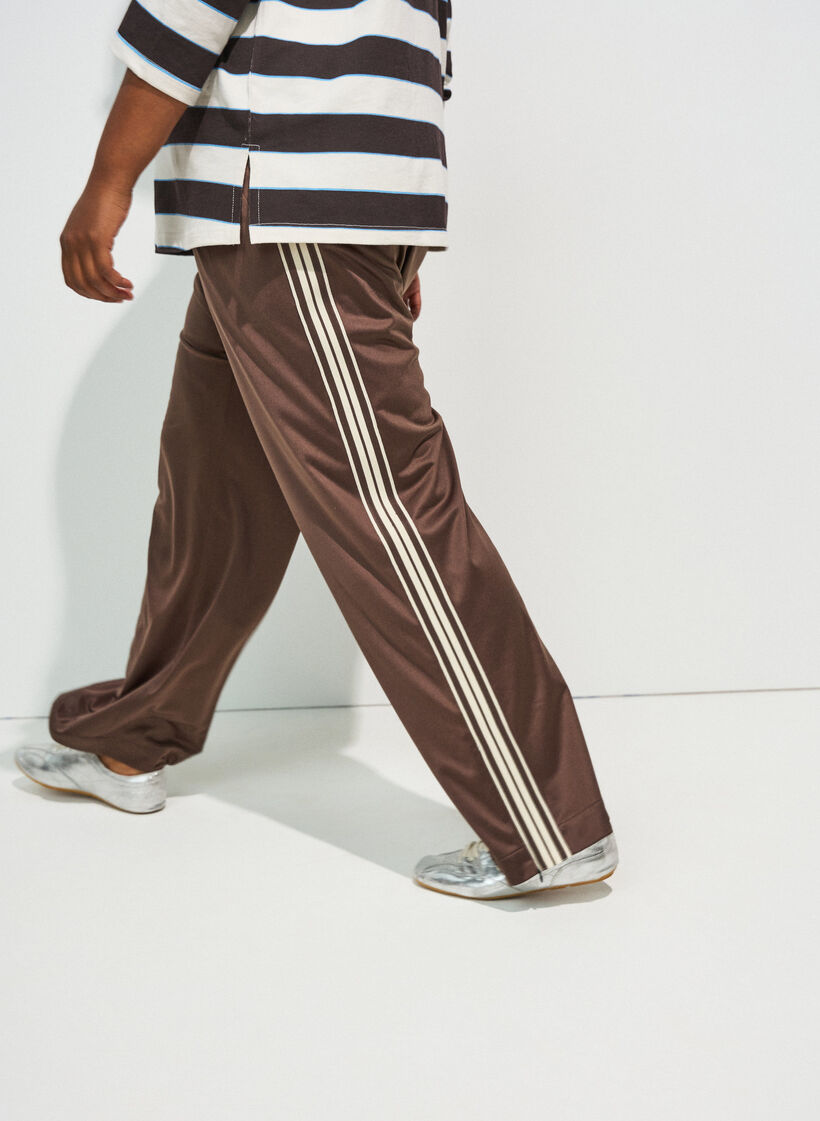 Trainingshose mit Seitenstreifen und Taschen, Braun, Model image number 0