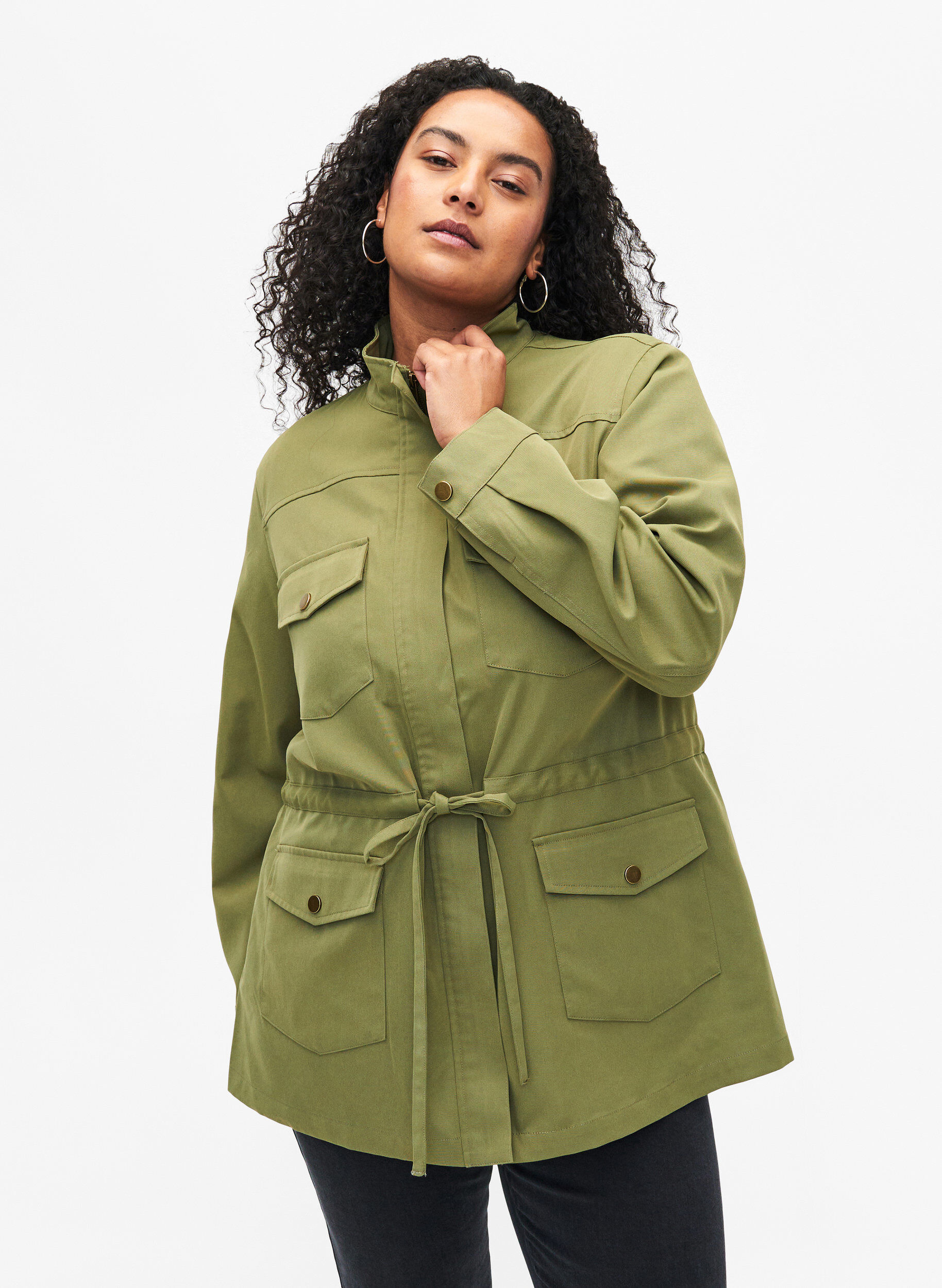 Zizzi Armee-Jacke mit Tunnelzug am Bund, Aloe, Model image number 0