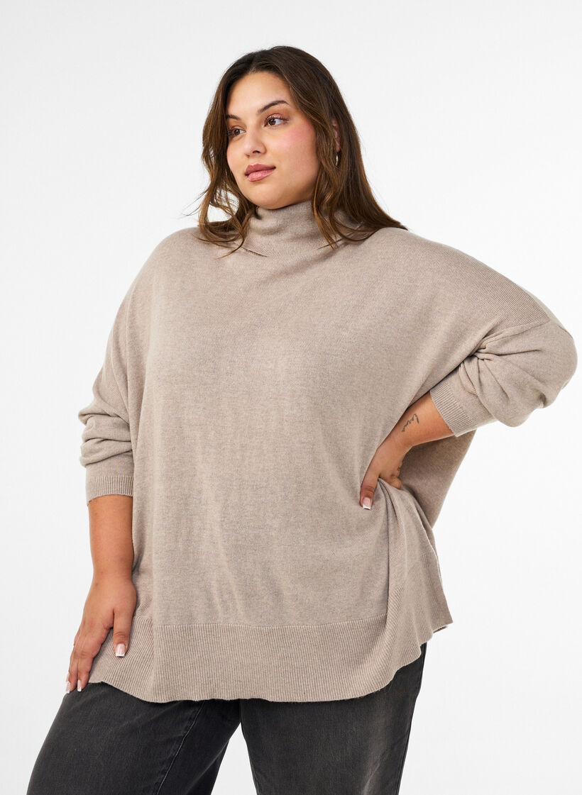 Pull &agrave; col roul&eacute; &agrave; coupe ample, Beige, Model image number 0