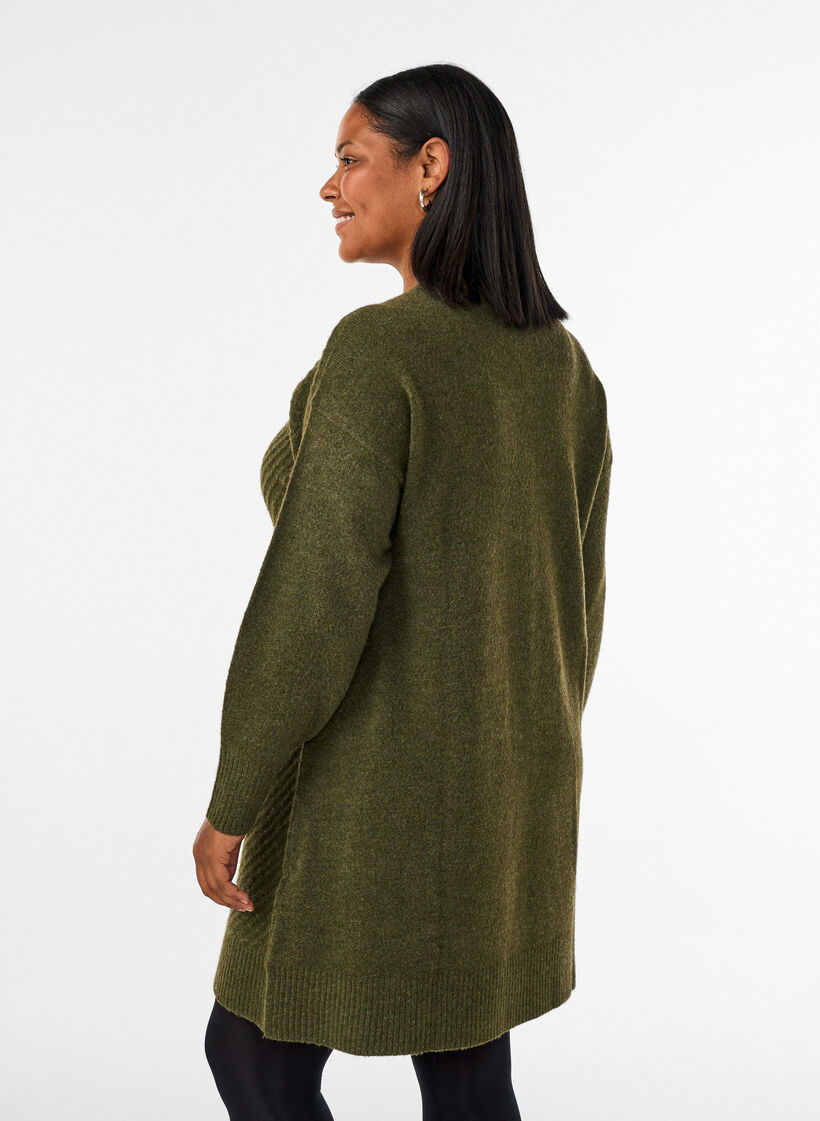 Robe courte en maille avec un motif textur&eacute; en V, Vert fonc&eacute;, Model image number 2