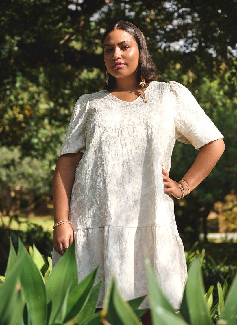 Motif jacquard fleuri en ton sur ton, Whisper White, Image image number 0