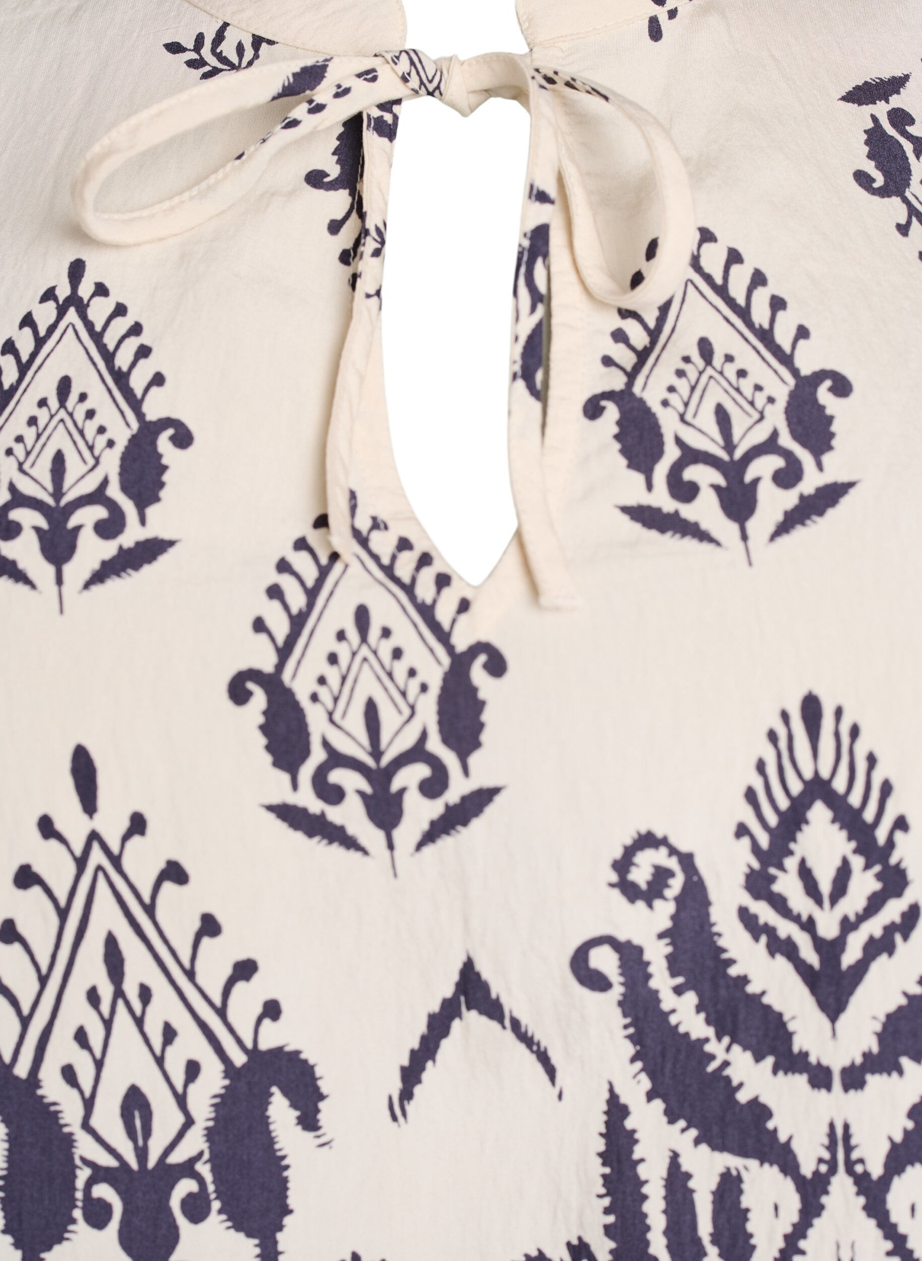 Zizzi &Auml;rmellose Bluse mit R&uuml;schenbesatz und Druck, Beige, Packshot image number 2