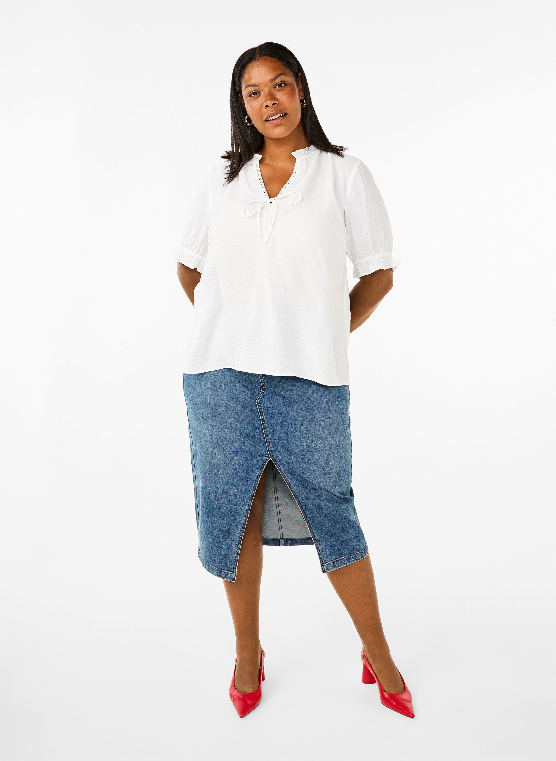 Zizzi Chemisier &agrave; manches courtes en viscose avec d&eacute;tails &agrave; volants, Bright White, Model image number 3