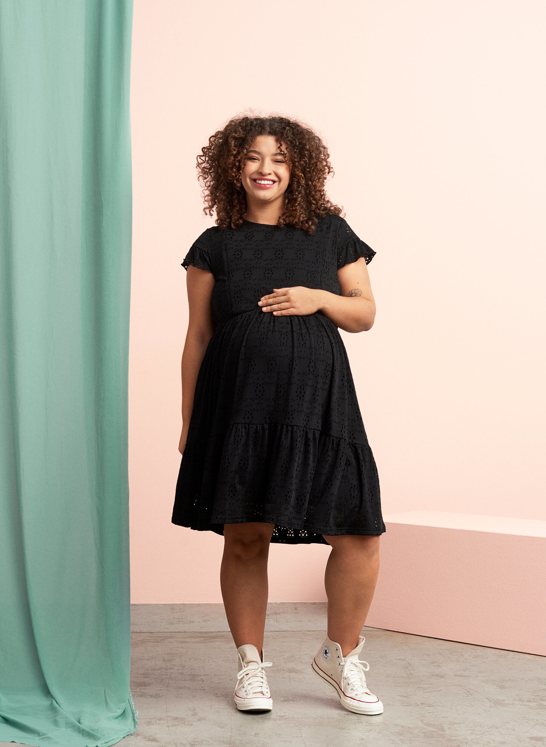 Zizzi Robe de grossesse en broderie anglaise avec fonction d'allaitement, Black, Image image number 0