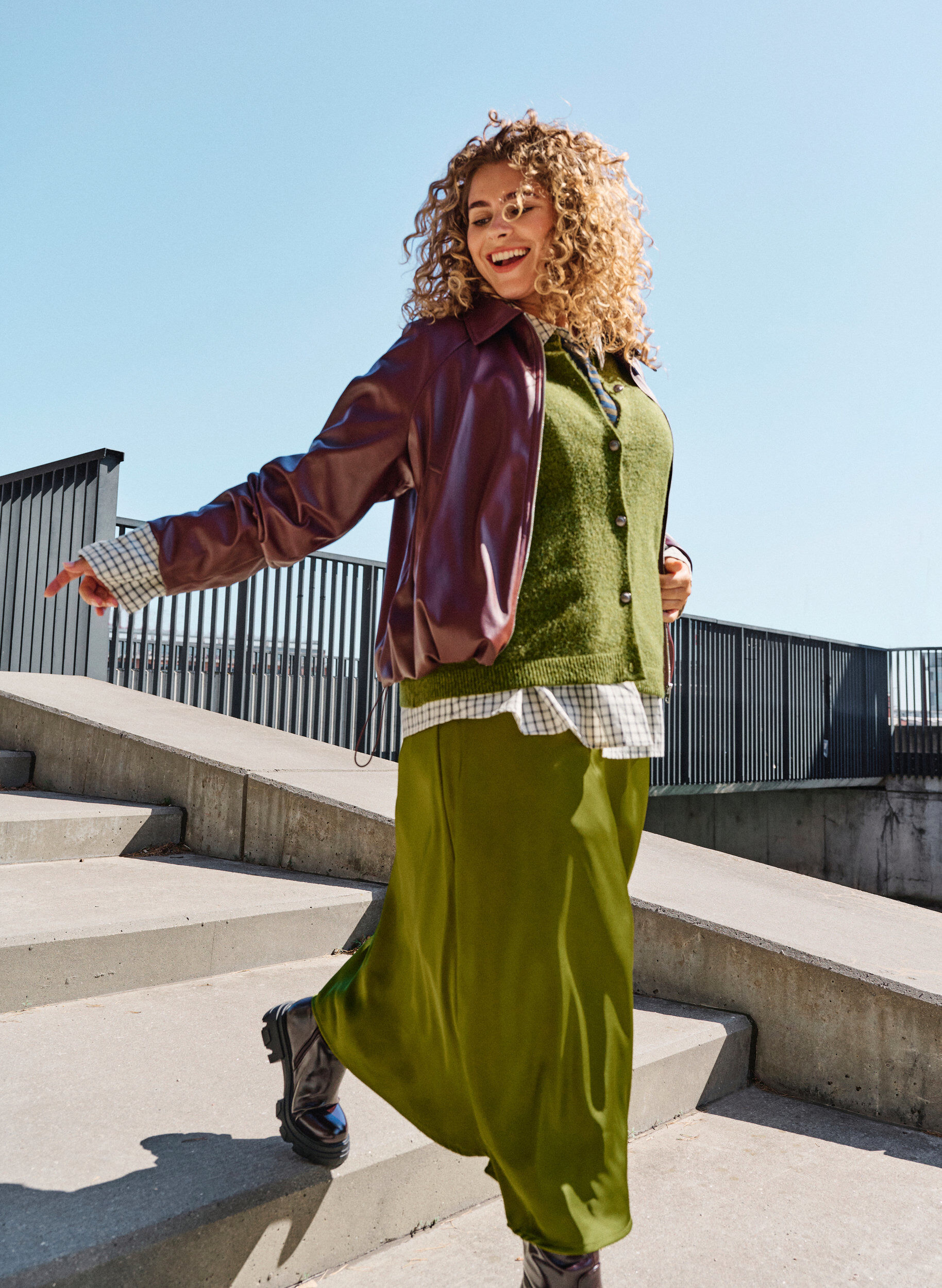 ZizziJupe midi en satin, Vert, Image image number 0