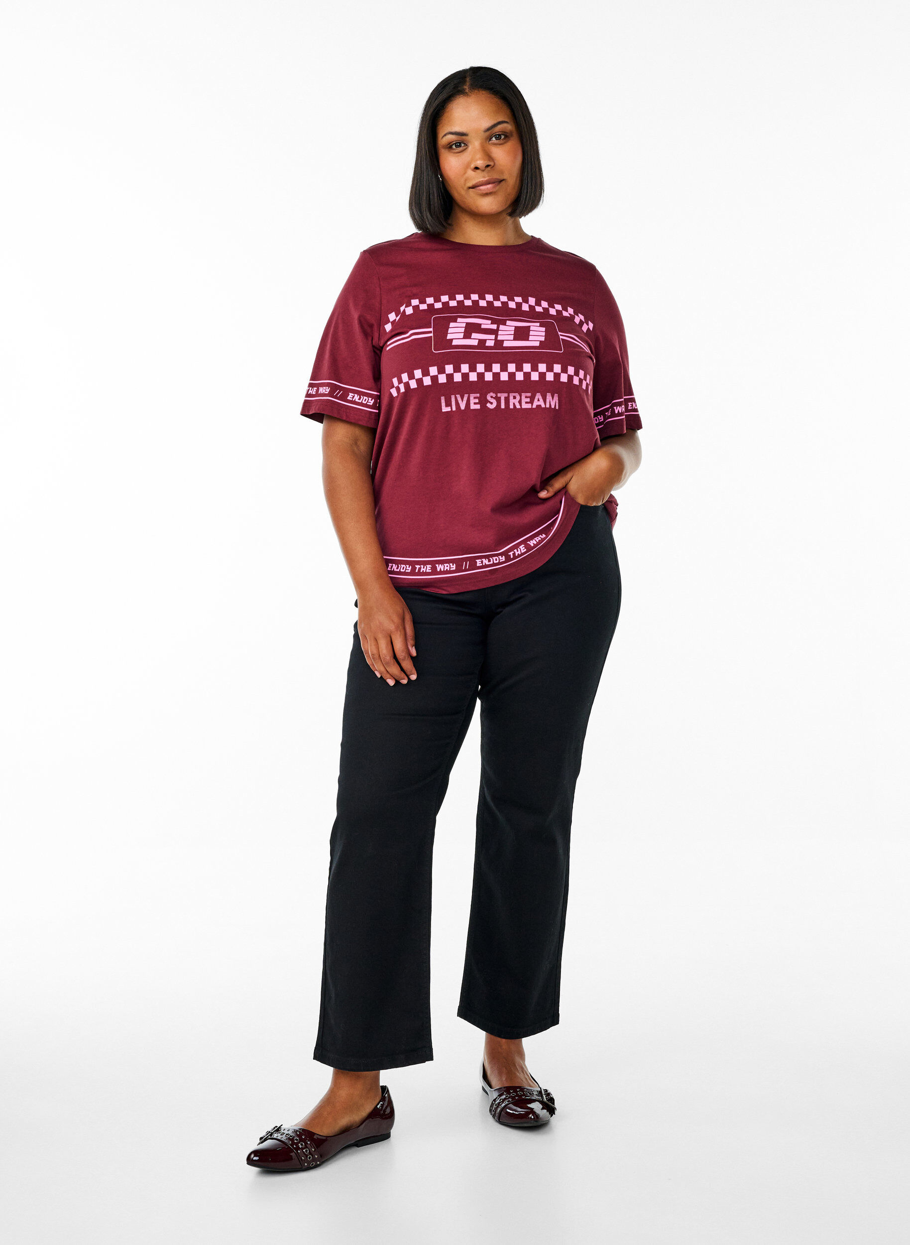 Zizzi Oversize-Shirt mit sportlichem Print, Dunkles Bordeaux, Model image number 1