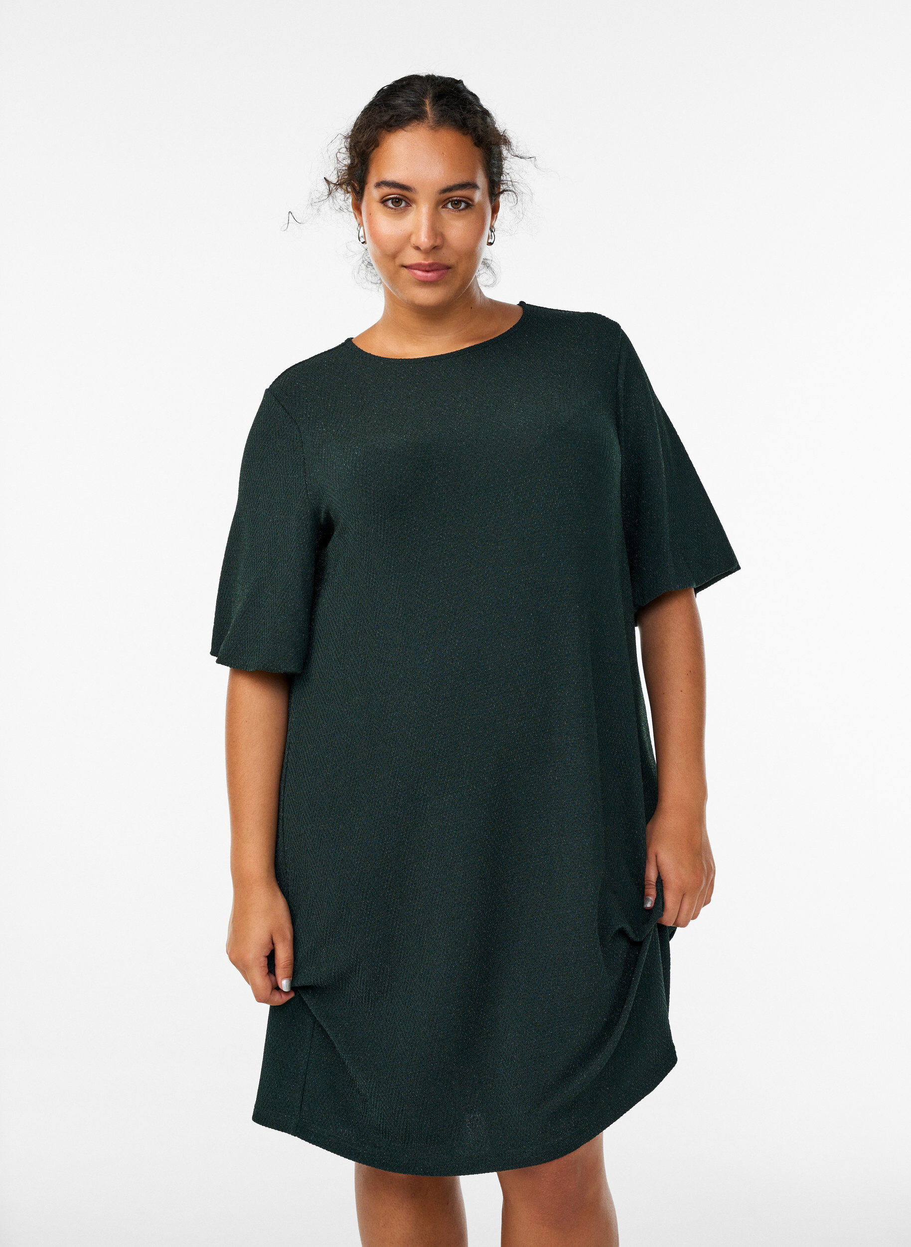 Kurzes Kleid mit Glitzermuster, Gr&uuml;n, Model