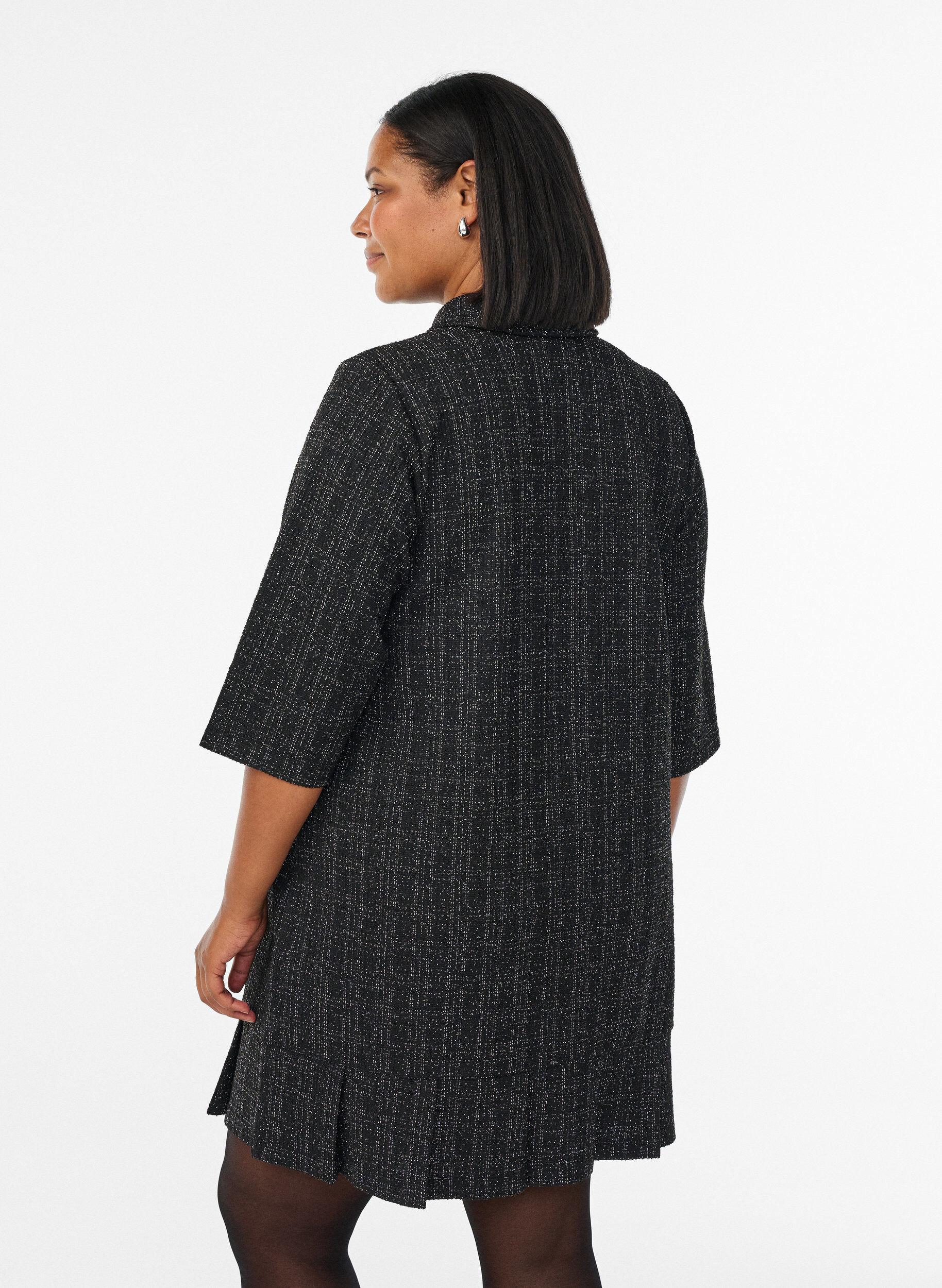 Zizzi Robe courte en boucl&eacute; avec boutons d&eacute;coratifs, Noir, Model image number 2