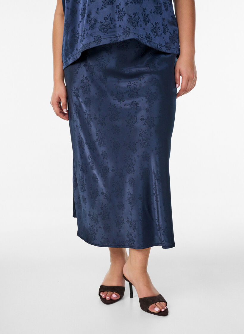 Jupe en satin avec un motif floral ton sur ton, Bleu, Model image number 2