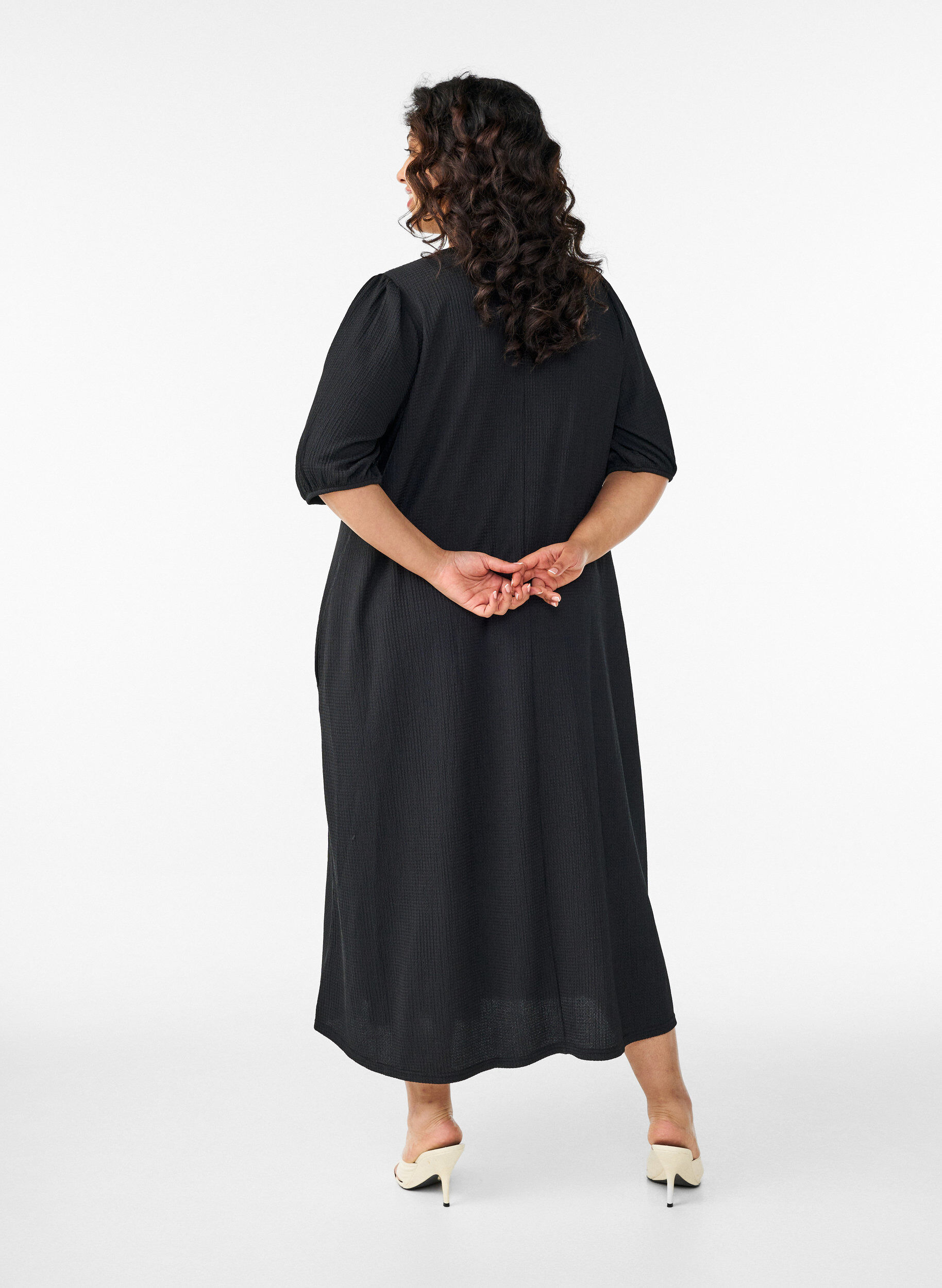 ZizziMidikleid mit V-Ausschnitt und Struktur, Schwarz, Model image number 1