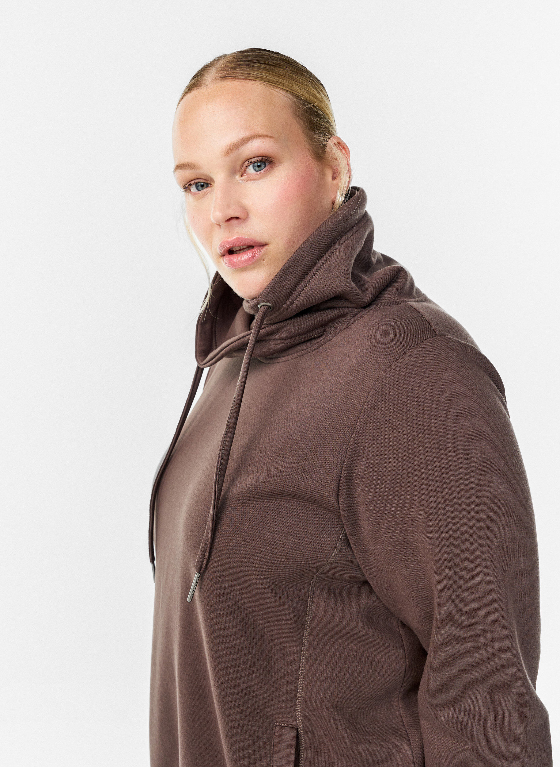 Zizzi FLASH - Sweatshirt mit Stehkragen und Taschen, Braun, Image image number 0