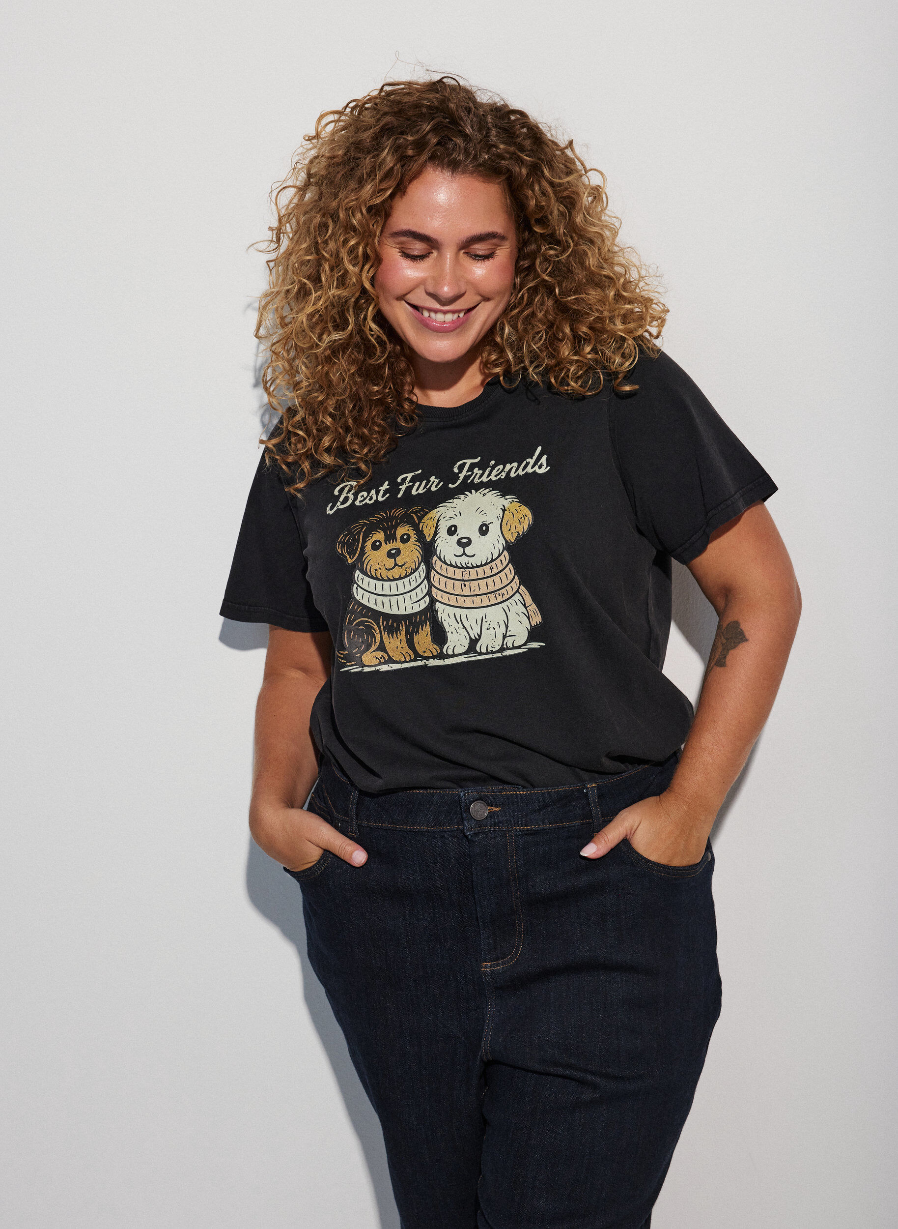 ZizziT-Shirt mit Hundeprint und Wasch-Optik, Grau, Model image number 0