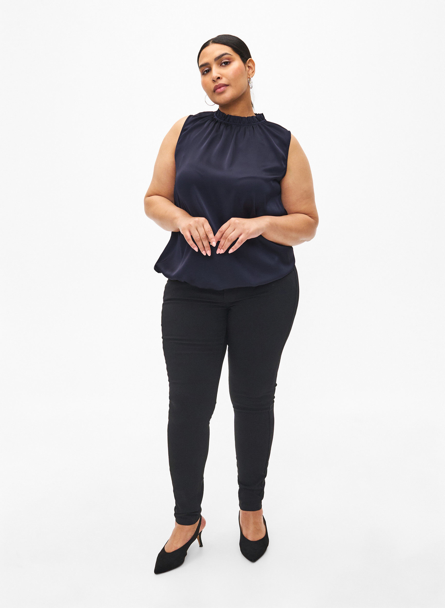 Zizzi Haut de soir&eacute;e sans manches en satin, Night Sky, Model image number 3